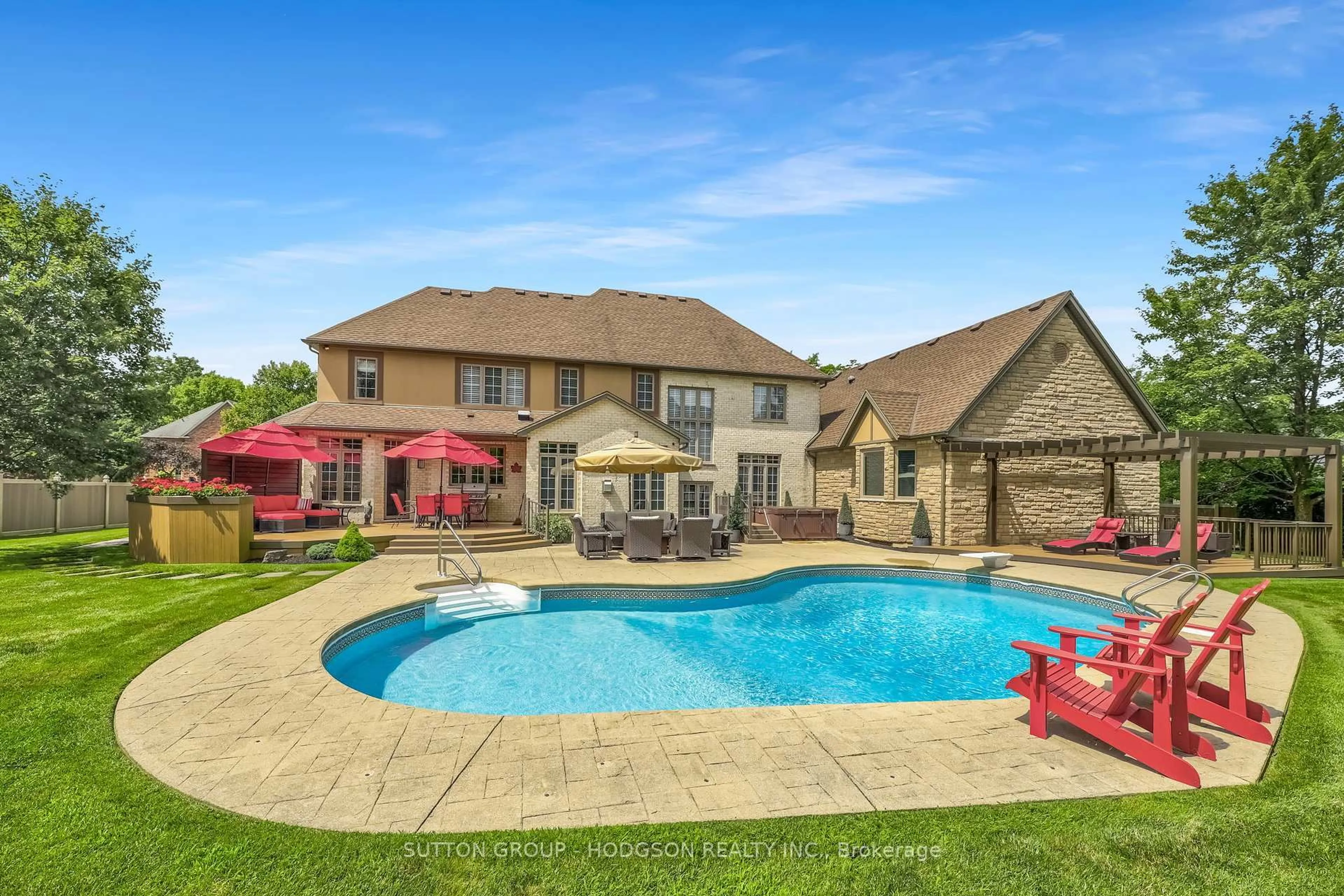 Pool for 103 Fitzwilliam Blvd, London North Ontario N6H 5H4