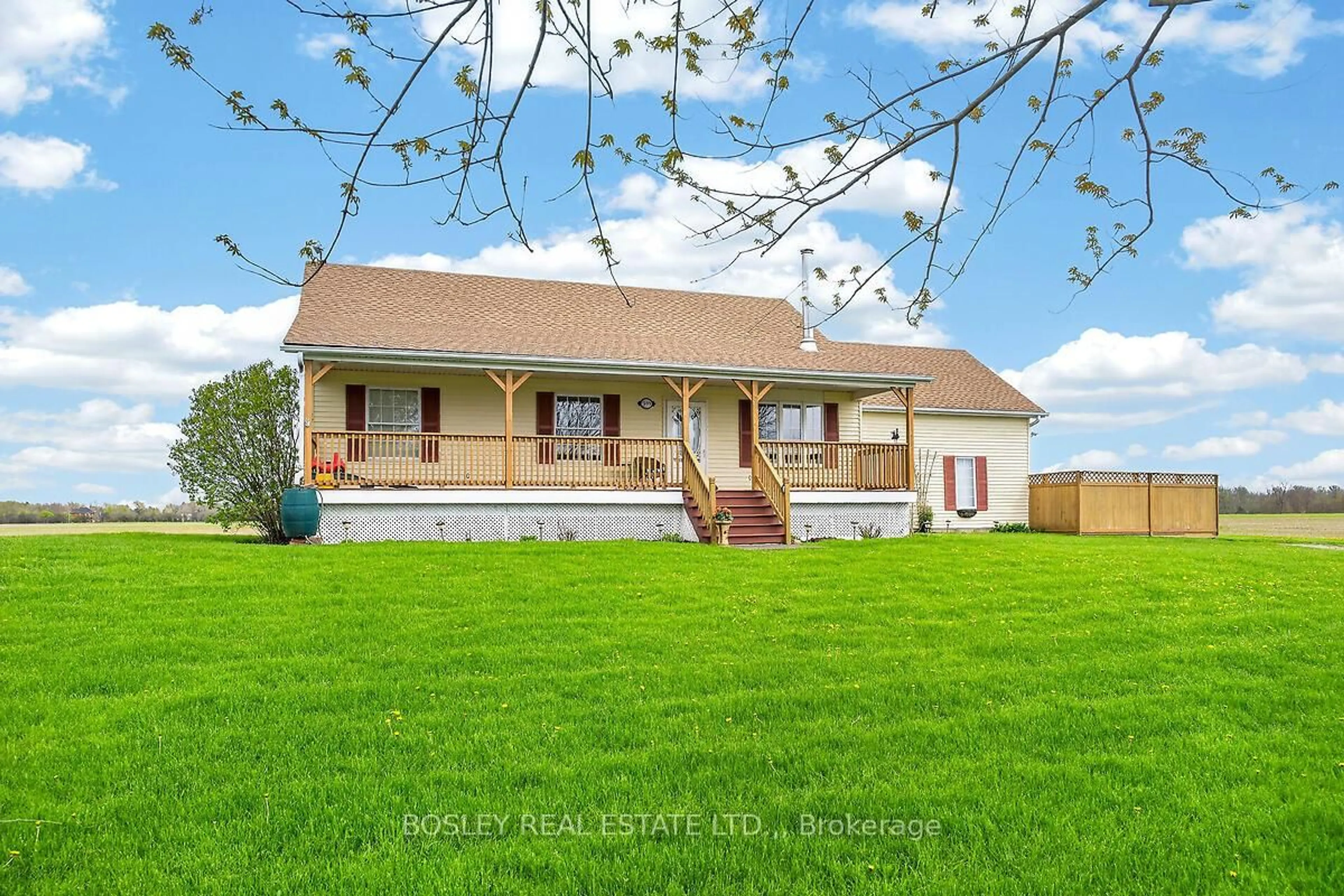 Home with vinyl exterior material, unknown for 910 Holloway Bay Rd, Fort Erie Ontario L0S 1N0
