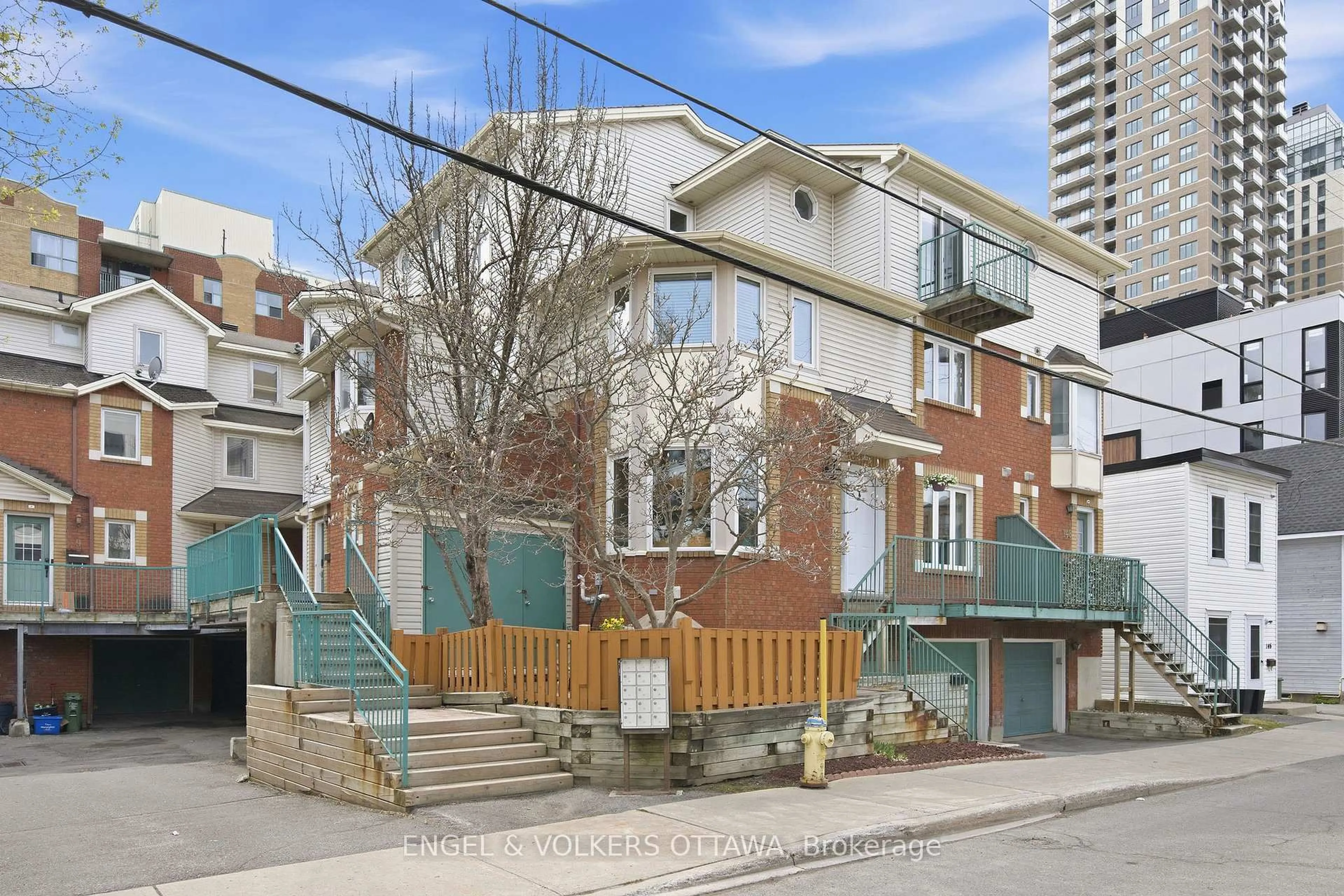 Patio, street for 150 Forward Ave, Ottawa Ontario K1Y 1K9
