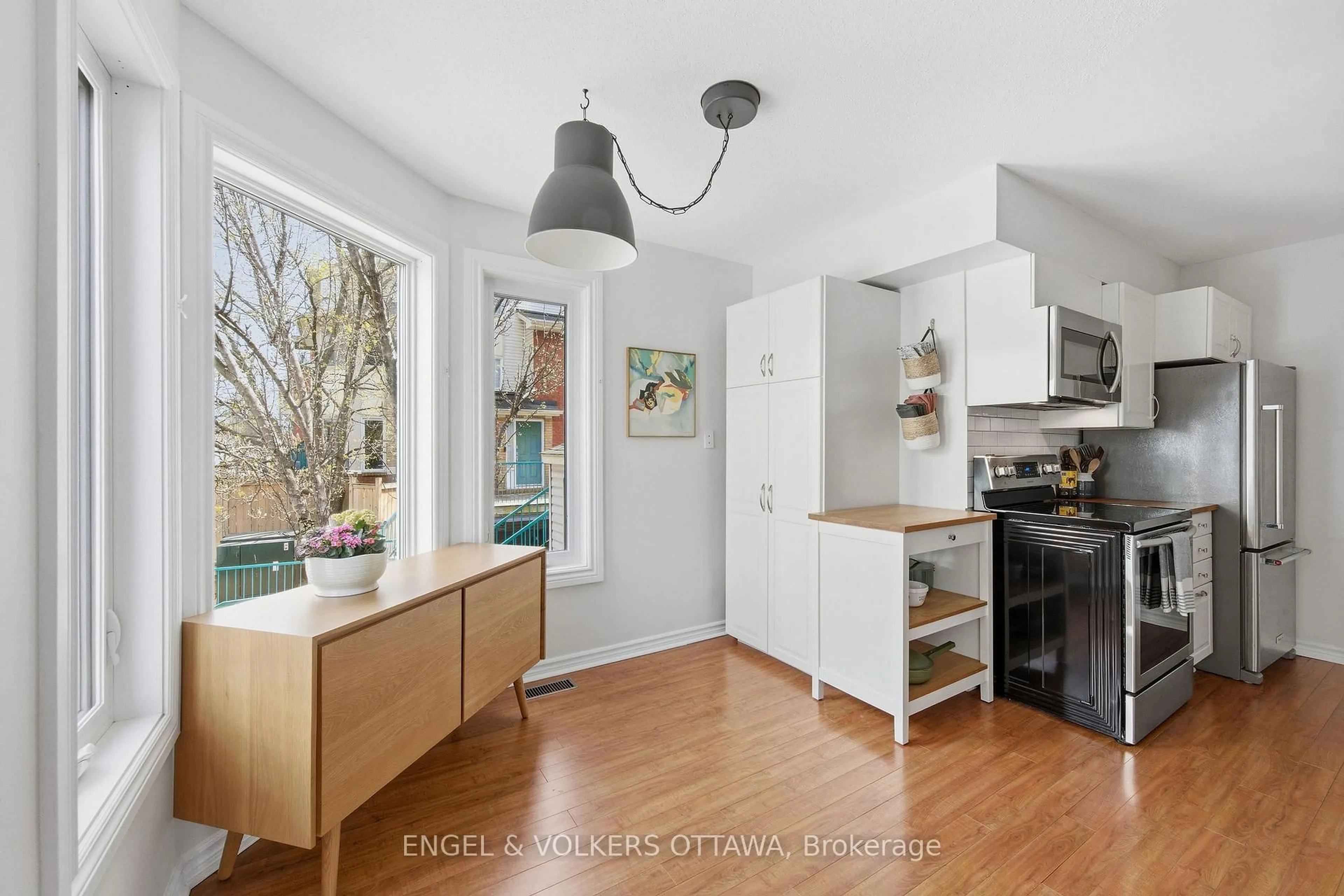Open concept kitchen, unknown for 150 Forward Ave, Ottawa Ontario K1Y 1K9
