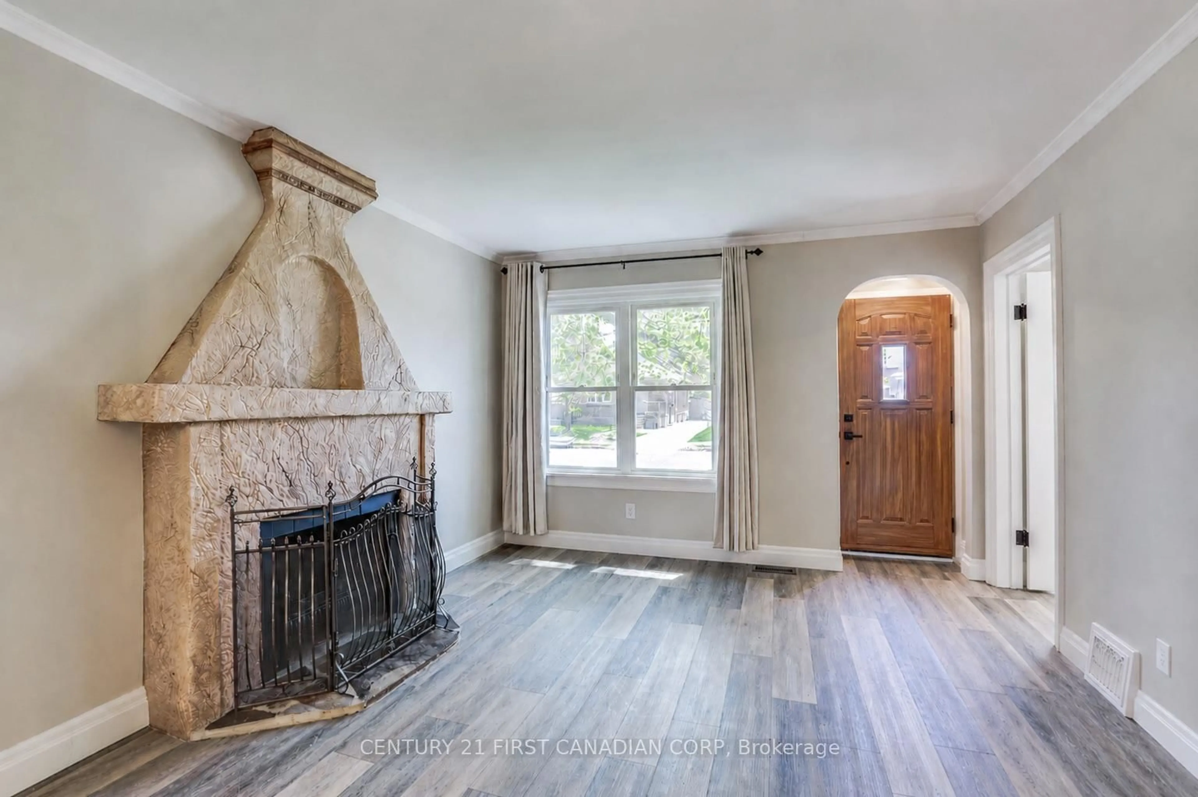Unknown for 1326 Brydges St, London East Ontario N5W 2C4