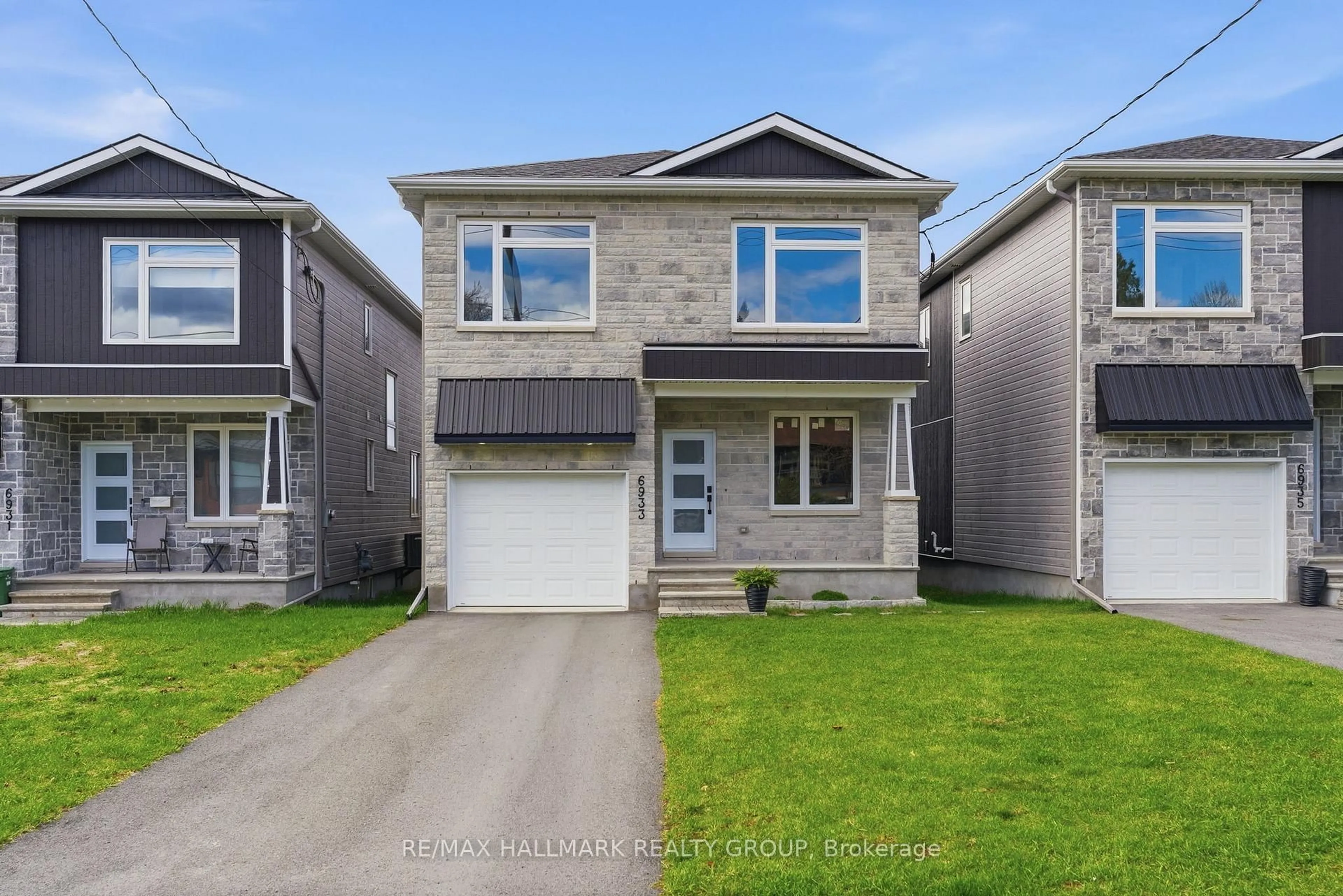 Home with vinyl exterior material, street for 6933 Notre Dame St, Ottawa Ontario K1C 1H6