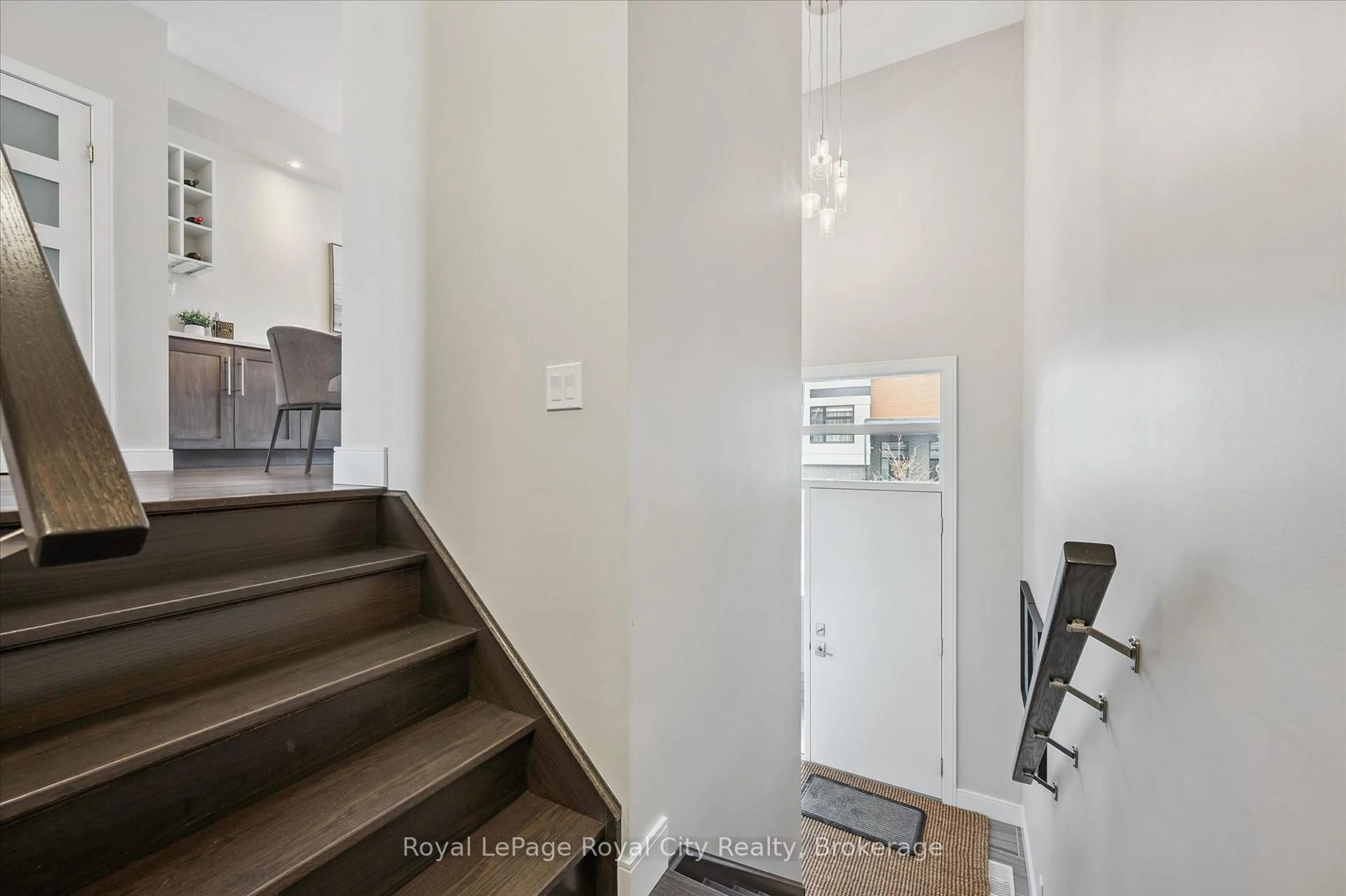 Indoor entryway for 60 Arkell Rd #25, Guelph Ontario N1L 0N7