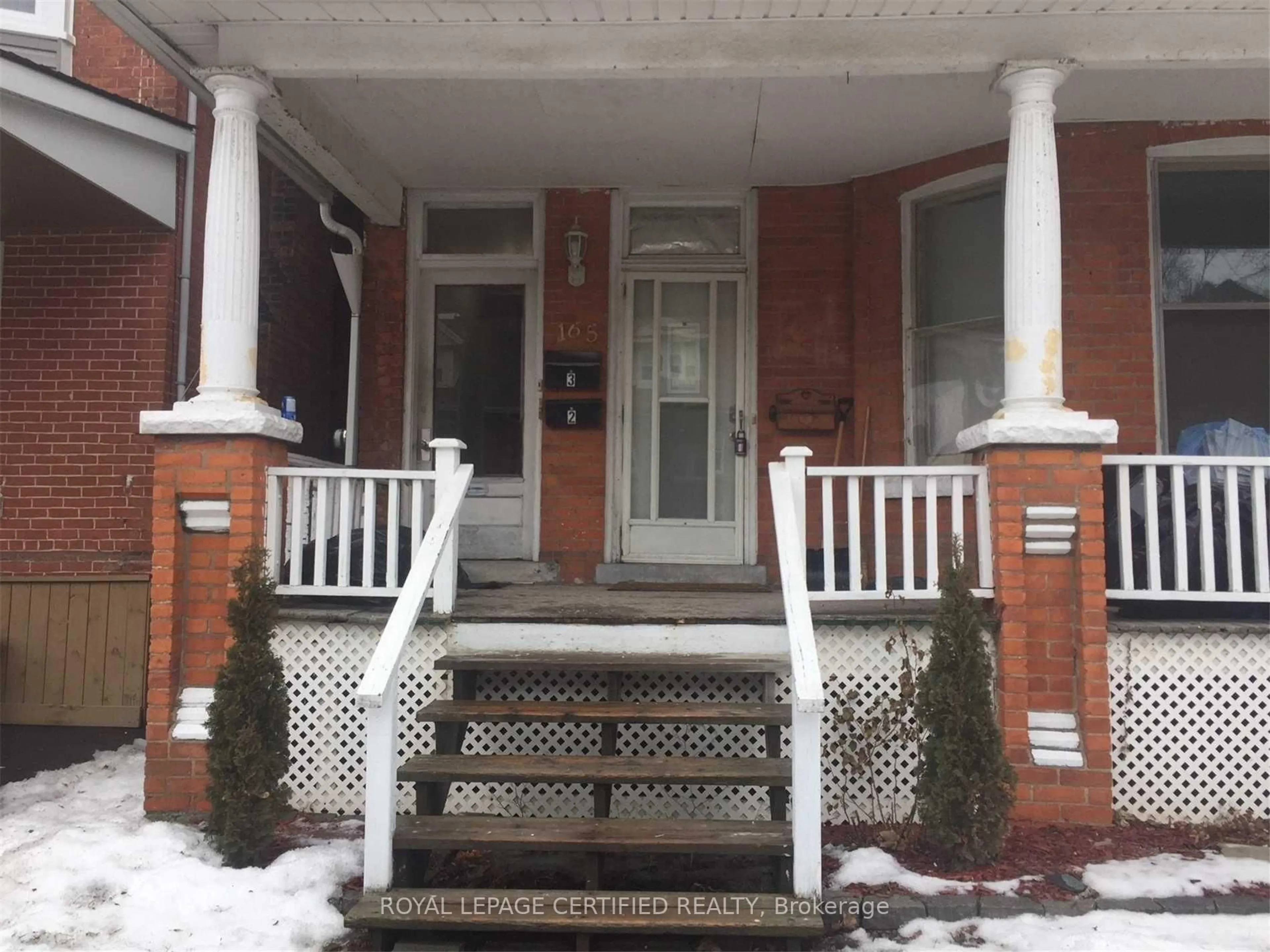 Indoor entryway for 165 Sanford Ave, Hamilton Ontario L8M 2H1