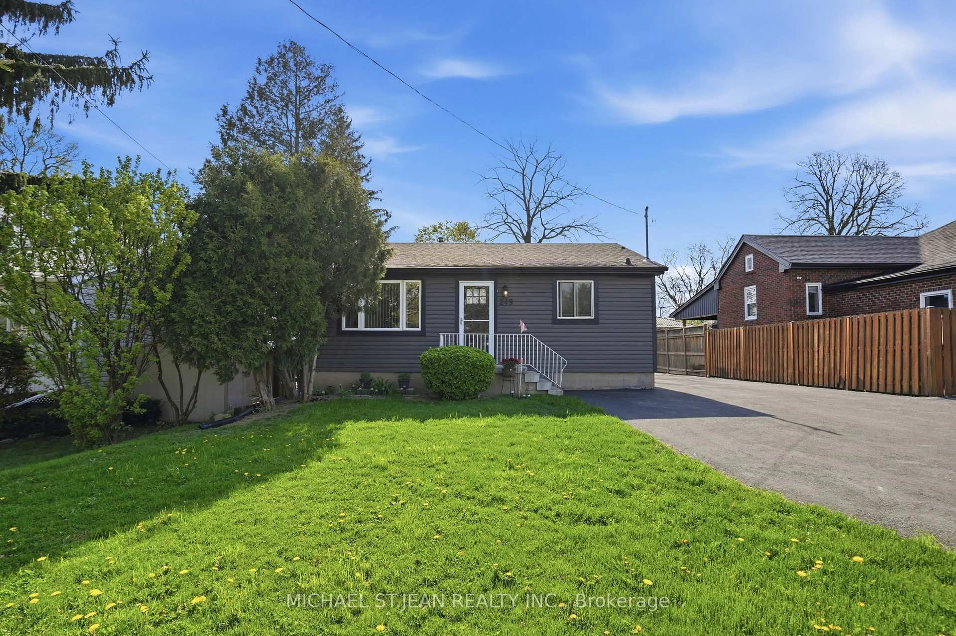 Unknown for 249 West 18th St, Hamilton Ontario L9C 4H1
