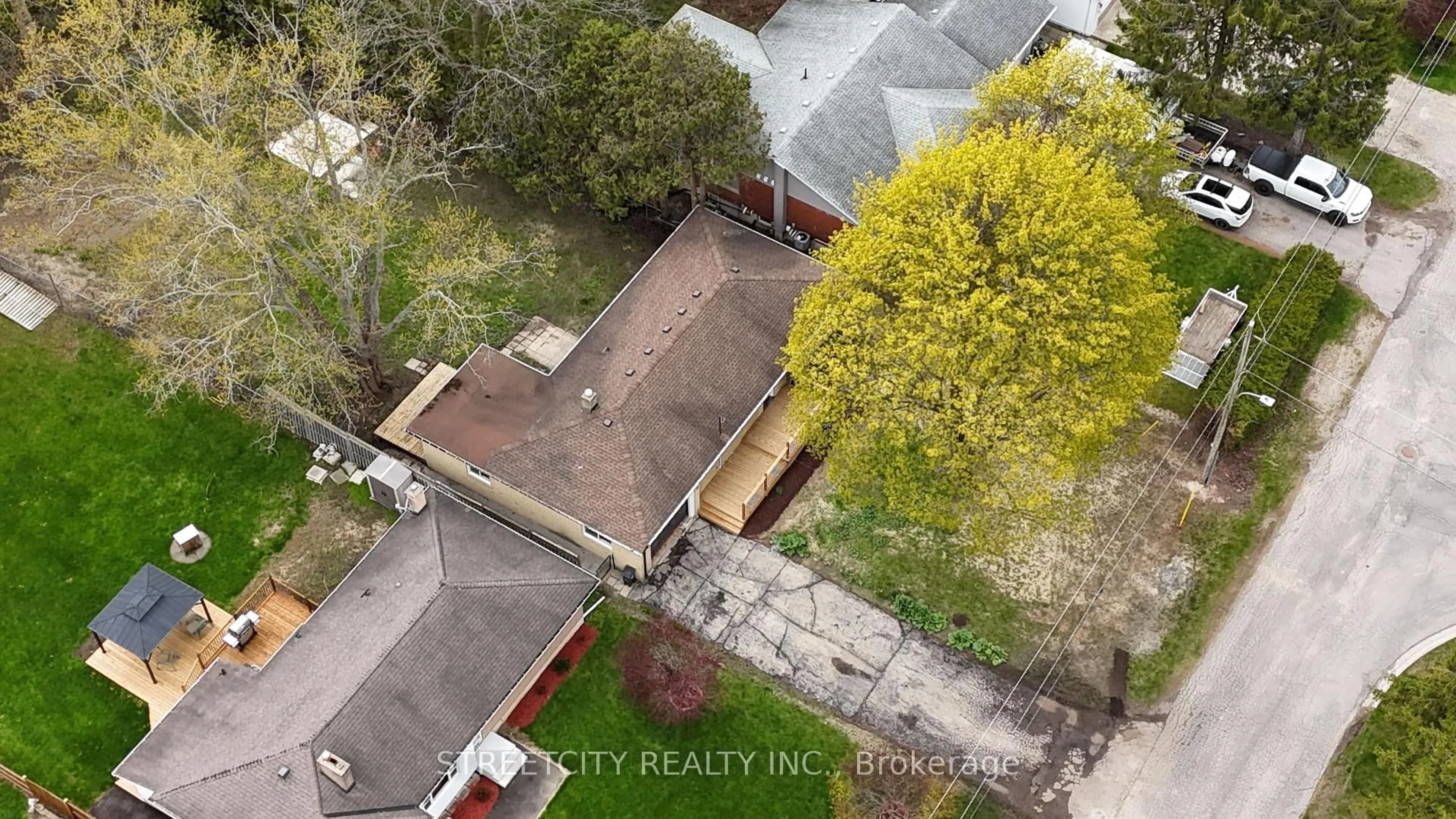 A pic from outside/outdoor area/front of a property/back of a property/a pic from drone, city buildings view from balcony for 10 Vineden Dr, Central Elgin Ontario N5P 2M6