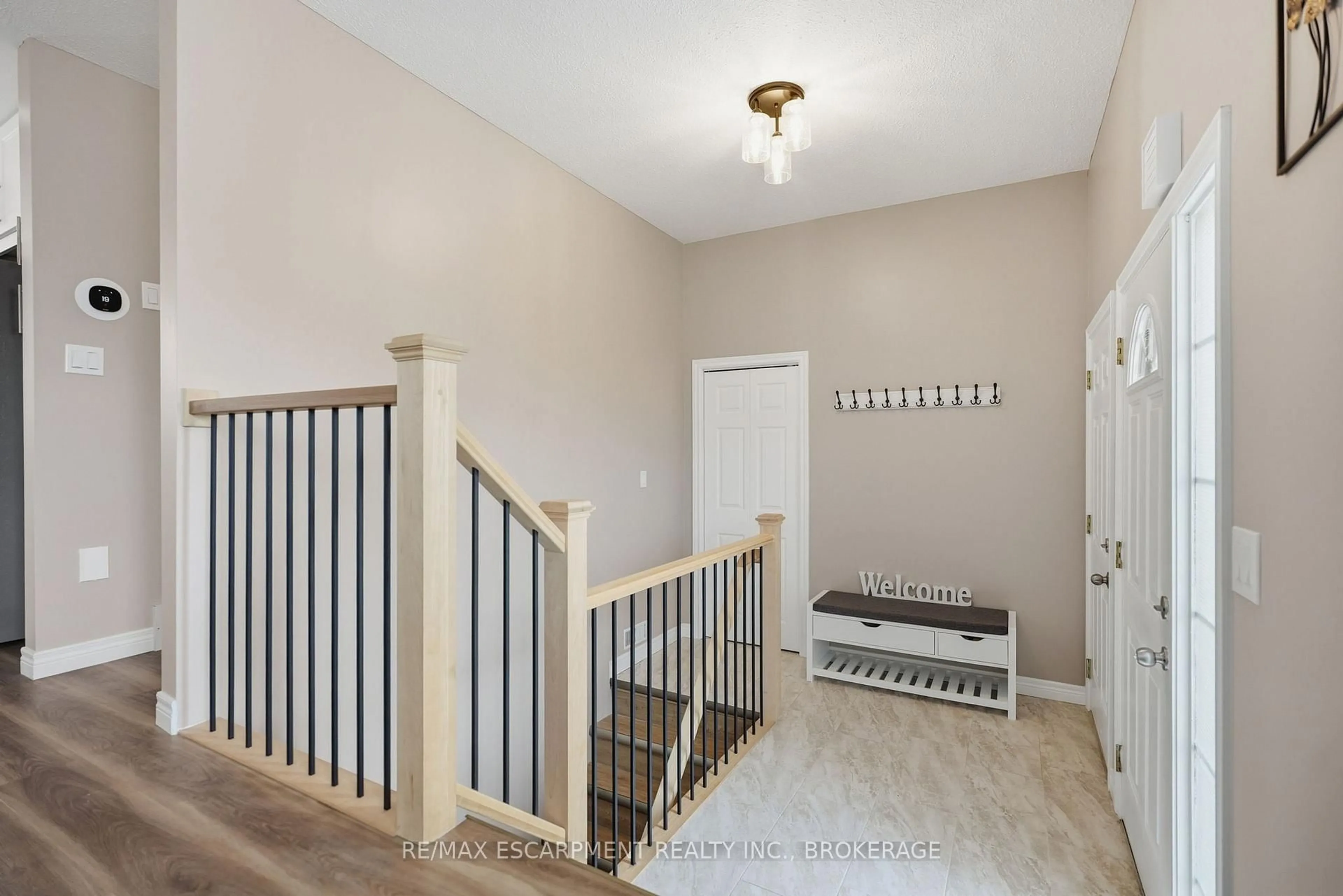 Indoor entryway for 3148 Jewell Ave, Fort Erie Ontario L0S 1N0