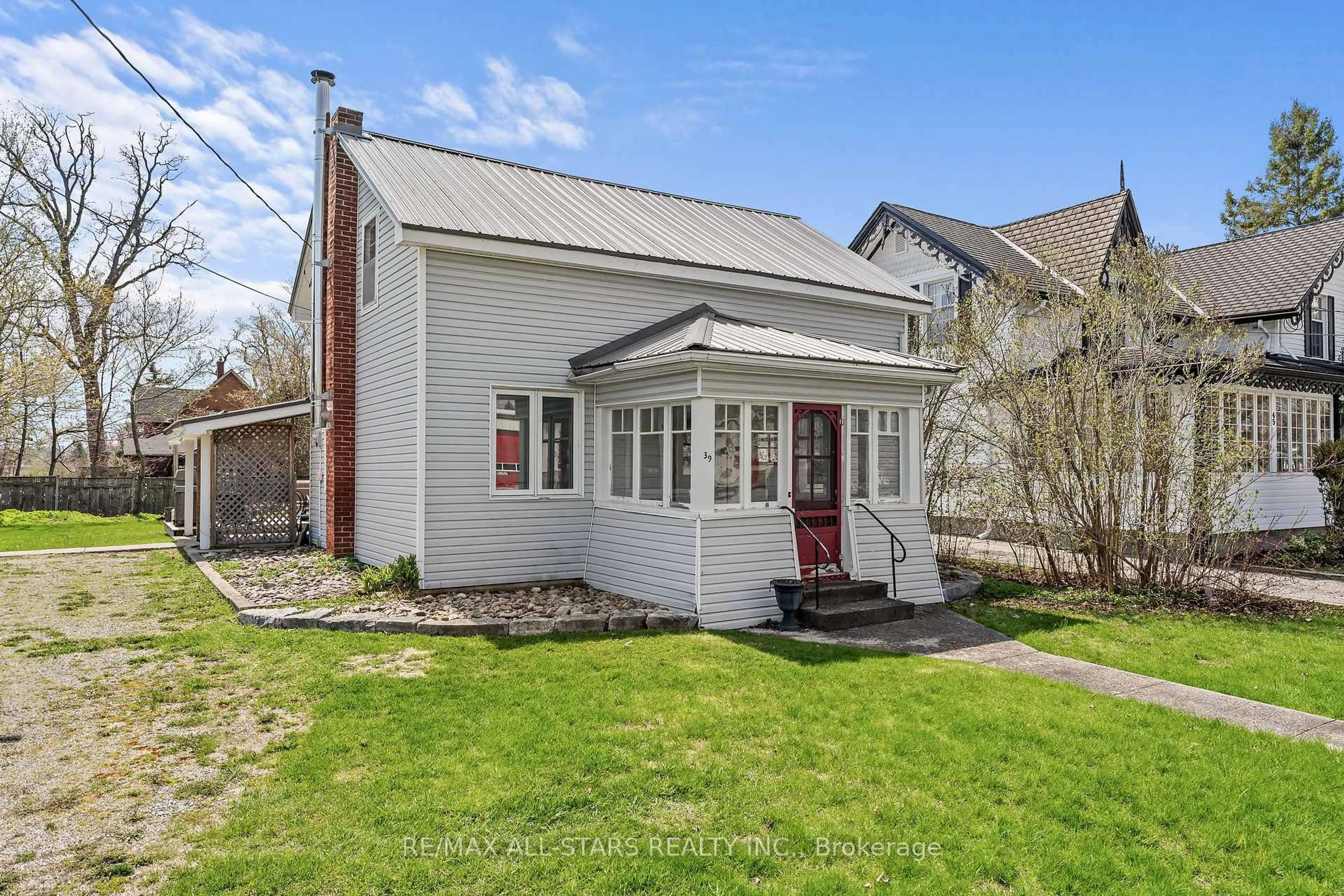 Unknown for 39 Francis St, Kawartha Lakes Ontario K0M 1N0