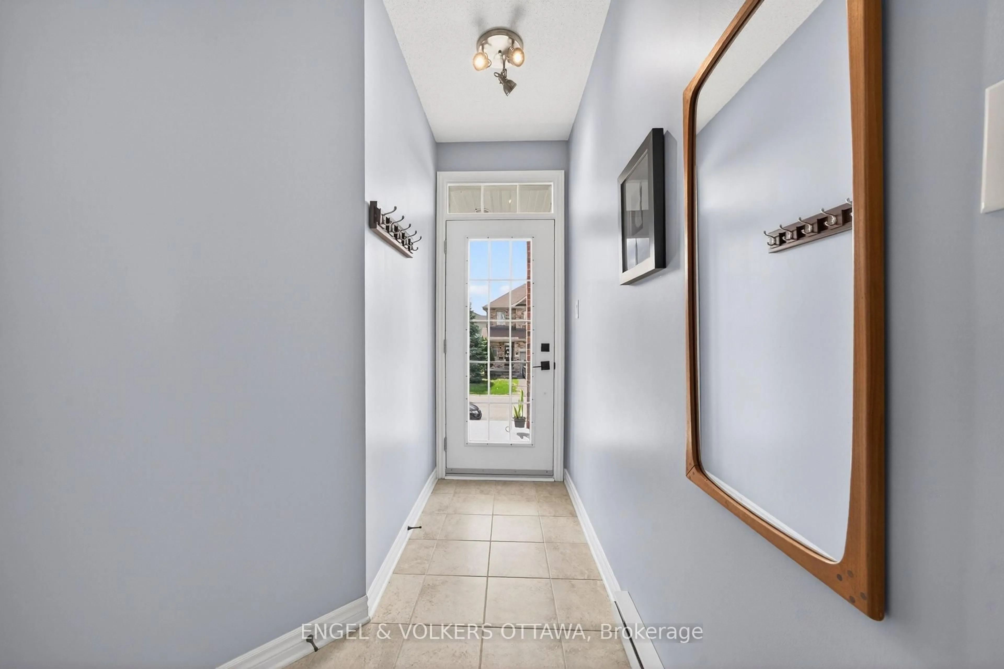 Indoor entryway for 169 Eye Bright Cres, Ottawa Ontario K1V 2K5