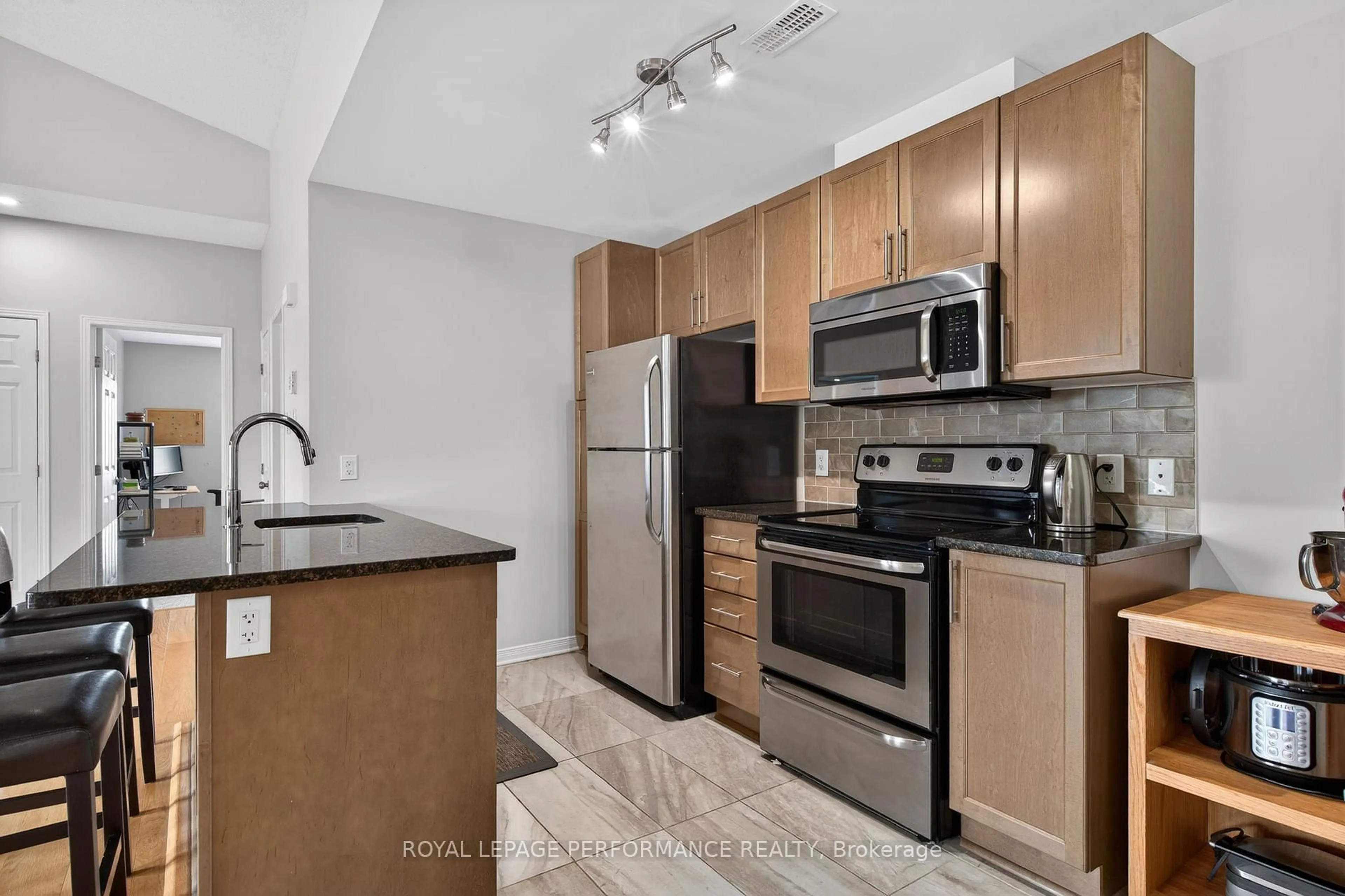 Standard kitchen, unknown for 104 Sternes Private, Orleans Ontario K4A 0X8