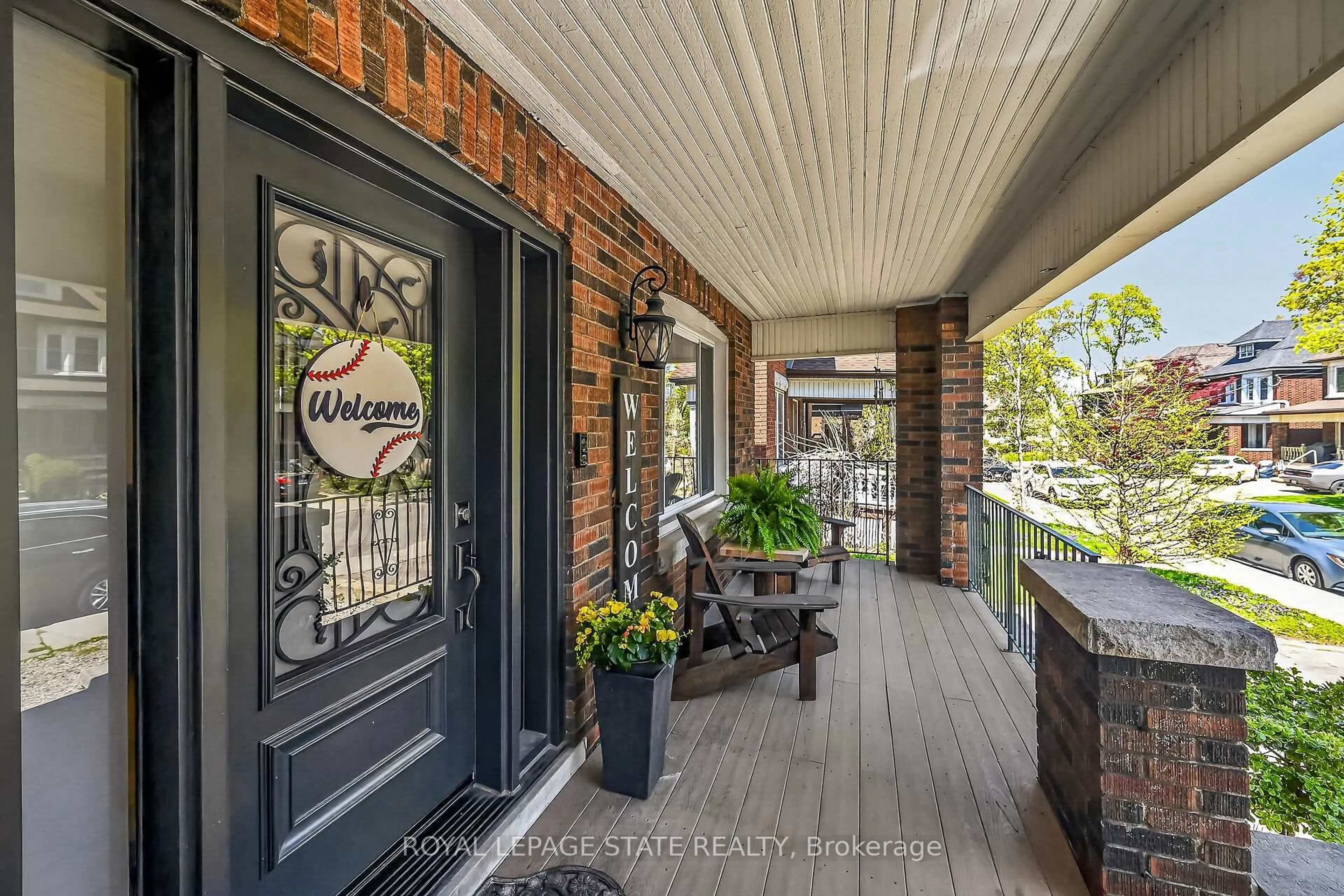 Indoor entryway for 28 Ashford Blvd, Hamilton Ontario L8M 2T8