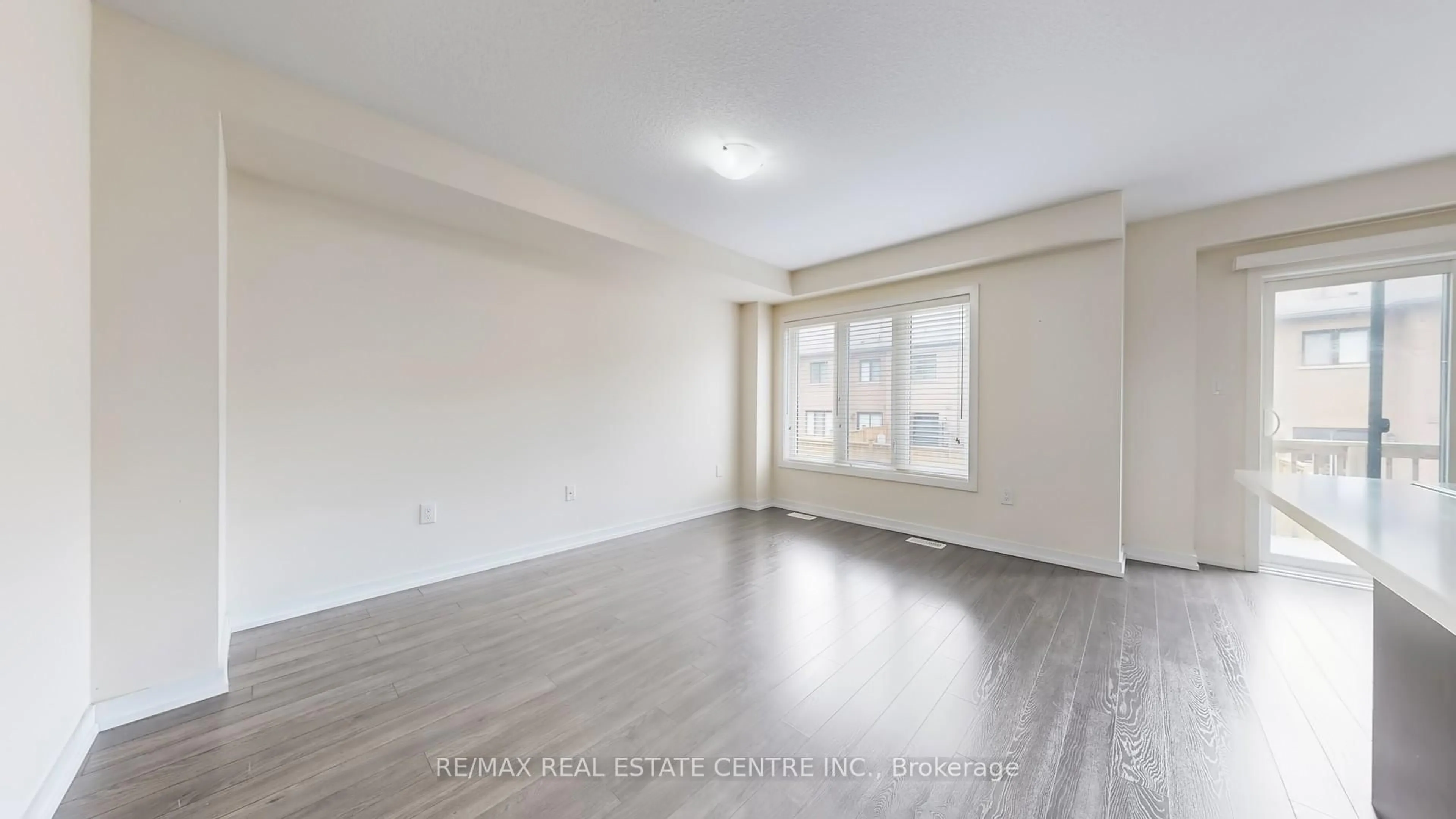 A pic of a room for 80 Scarletwood St, Hamilton Ontario L8J 1X5