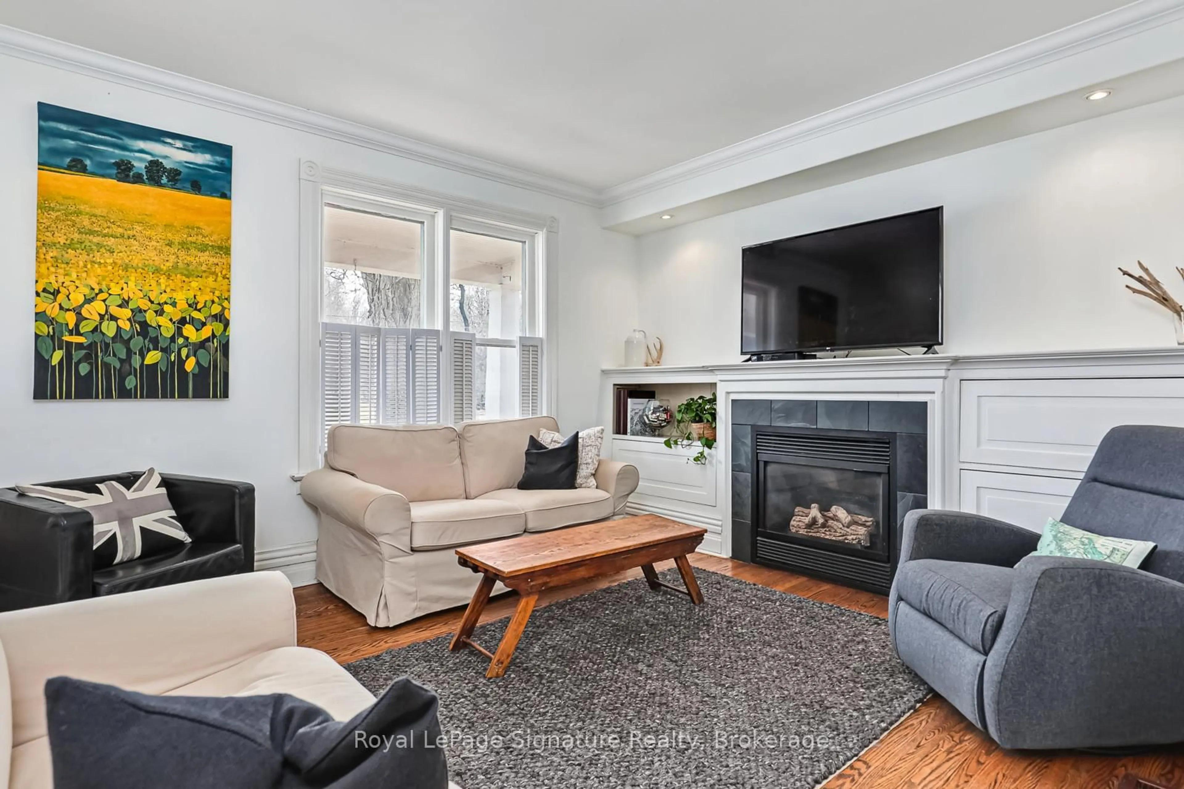 Living room with furniture, unknown for 155 CLARK St, Blue Mountains Ontario N0H 1J0