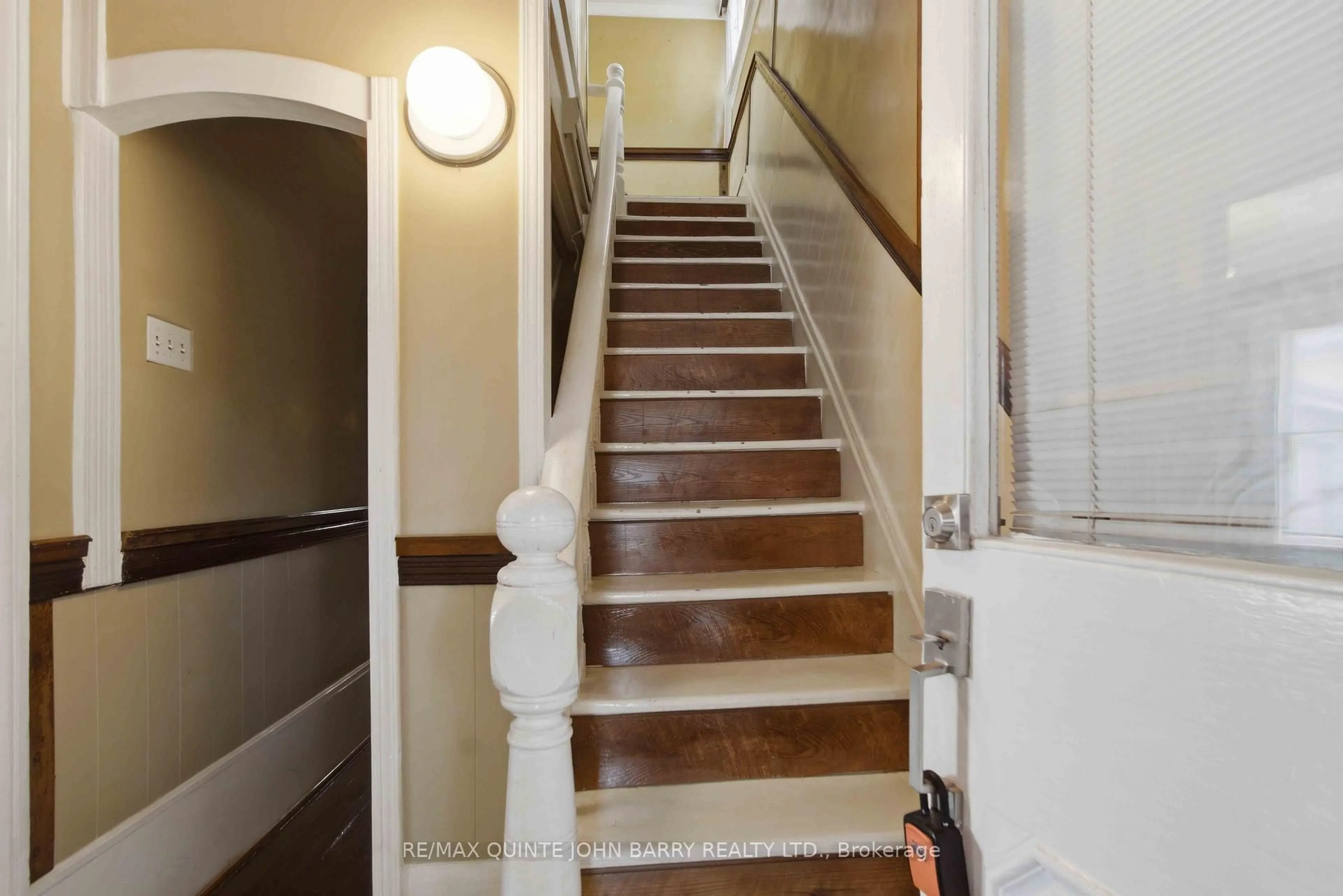 Stairs for 175 King St, Quinte West Ontario K8V 3W7