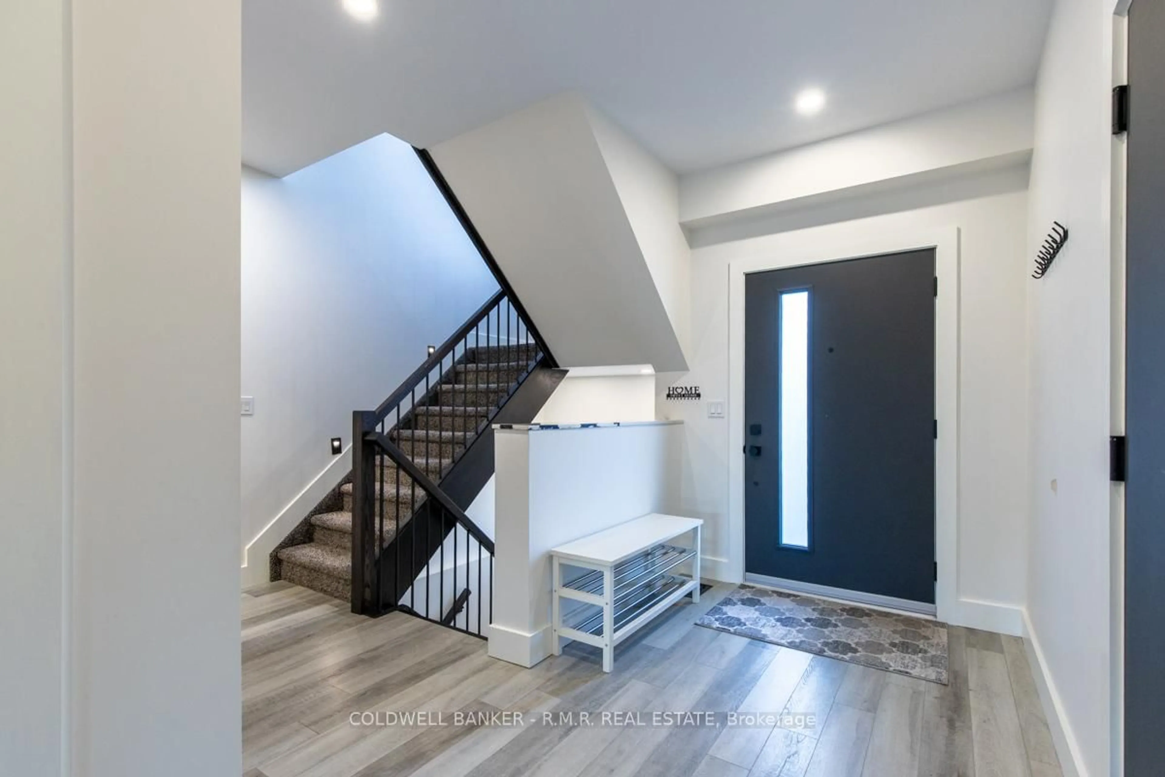 Indoor entryway for 36 Page St, Port Colborne Ontario L3K 5V1