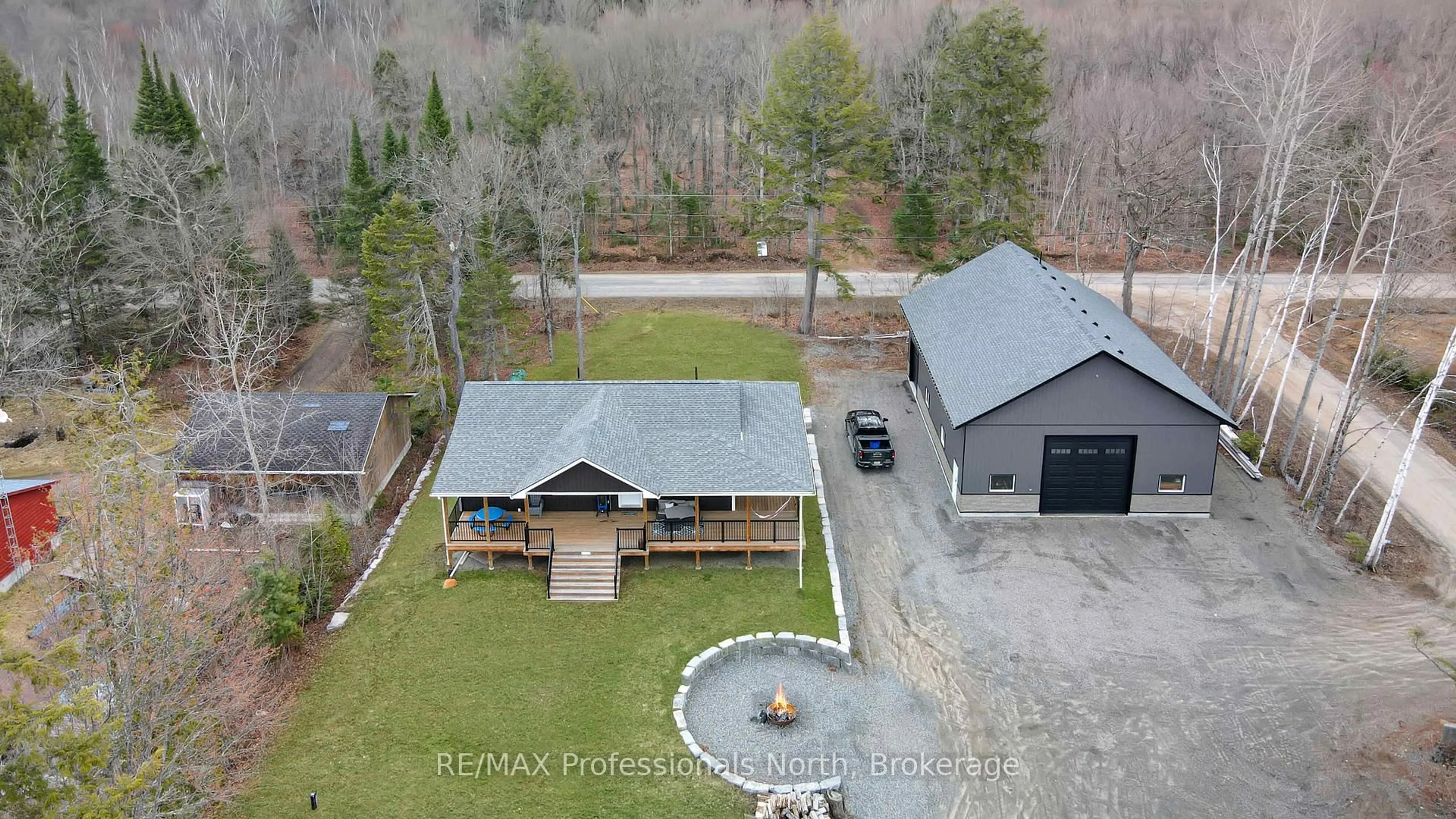 A pic from outside/outdoor area/front of a property/back of a property/a pic from drone, building for 1006 Jasmine Rd, Dysart et al Ontario K0L 1M1
