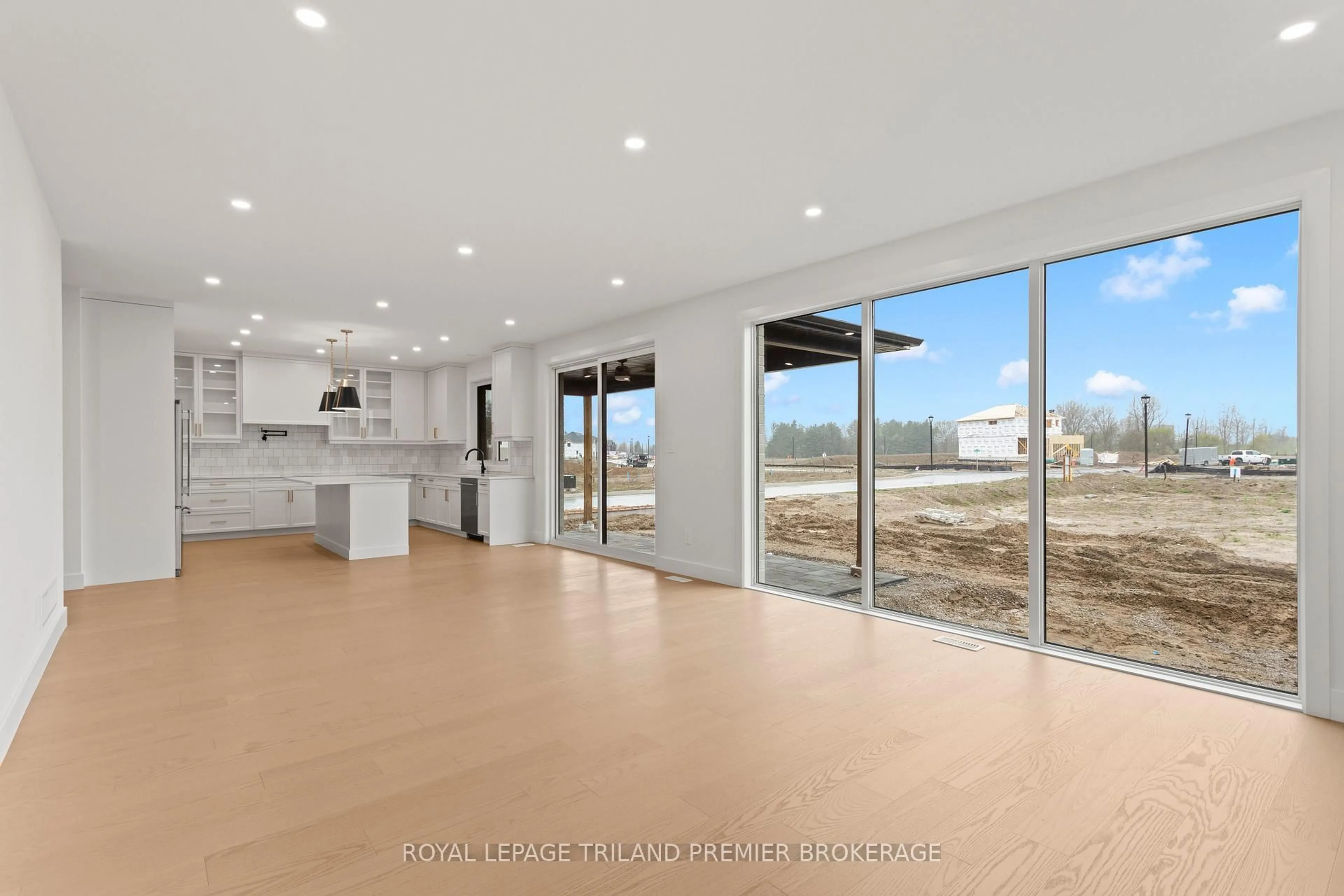 Open concept kitchen, ceramic/tile floor for 4197 Fallingbrook Rd, London South Ontario N6P 0H8