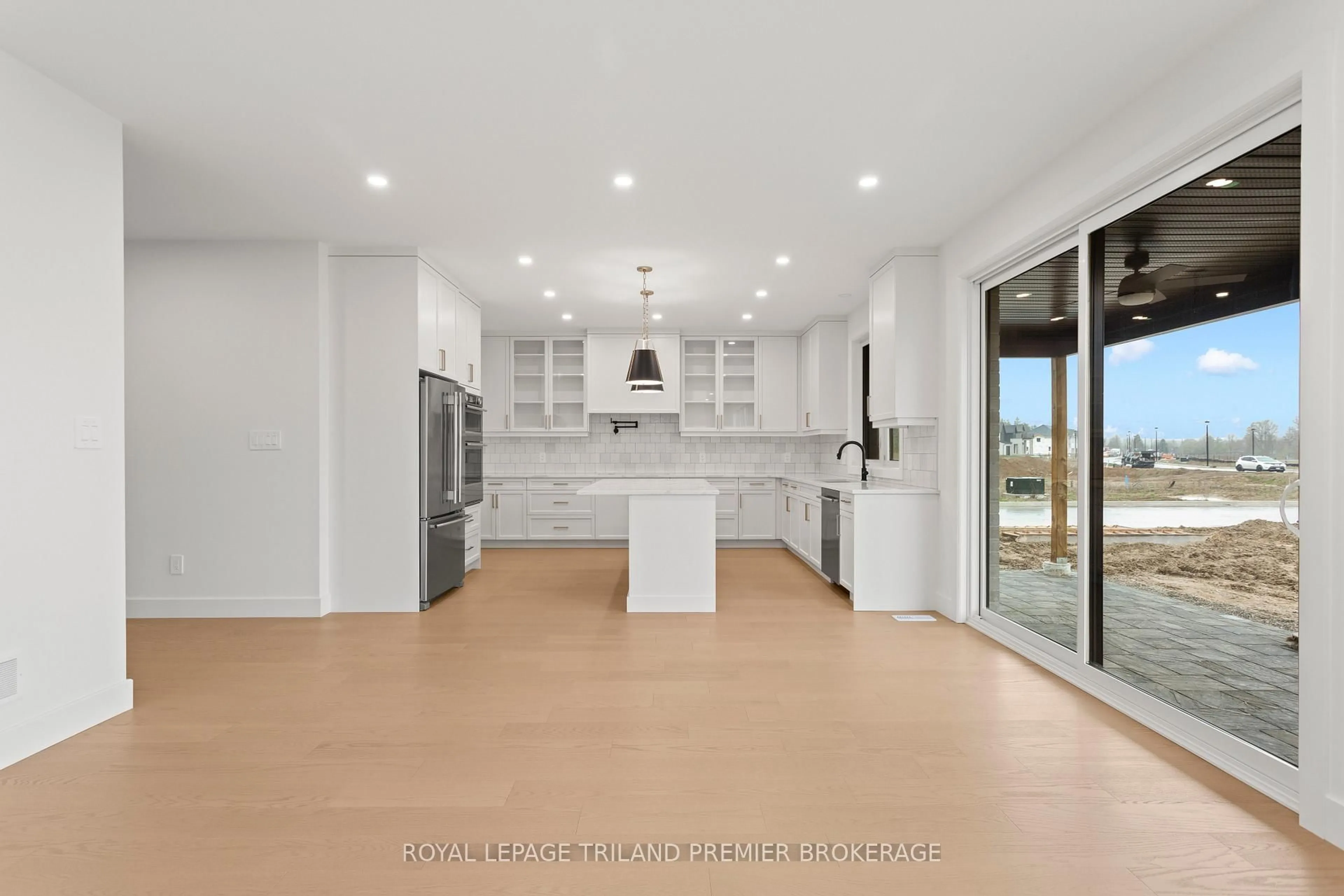 Open concept kitchen, ceramic/tile floor for 4197 Fallingbrook Rd, London South Ontario N6P 0H8