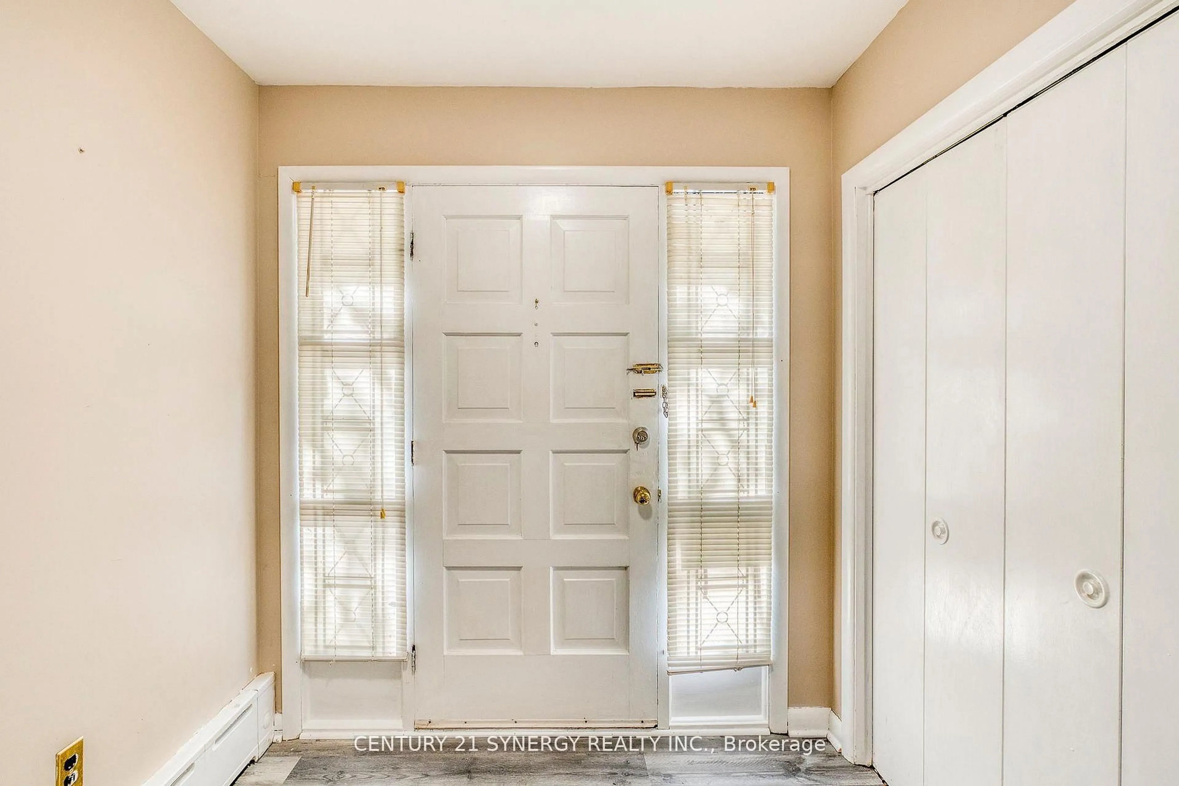 Indoor entryway for 55 Drummond St, Perth Ontario K7H 2J9