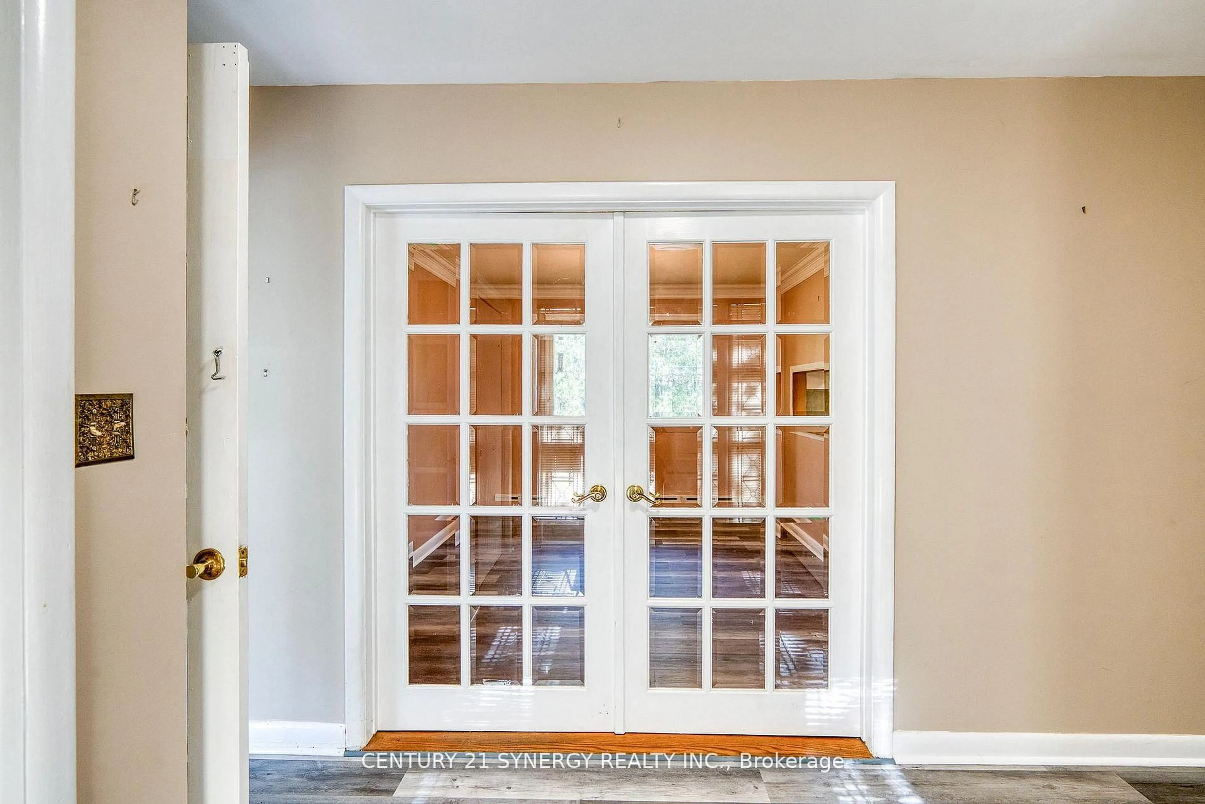 Indoor entryway for 55 Drummond St, Perth Ontario K7H 2J9