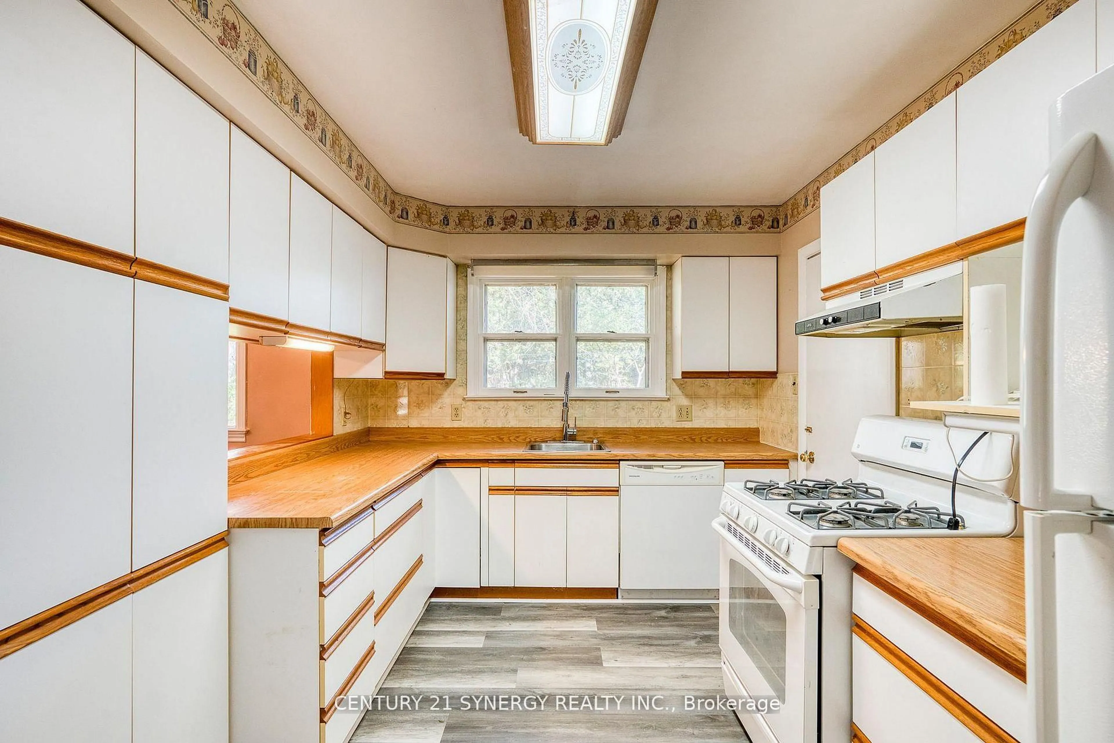 Standard kitchen, unknown for 55 Drummond St, Perth Ontario K7H 2J9