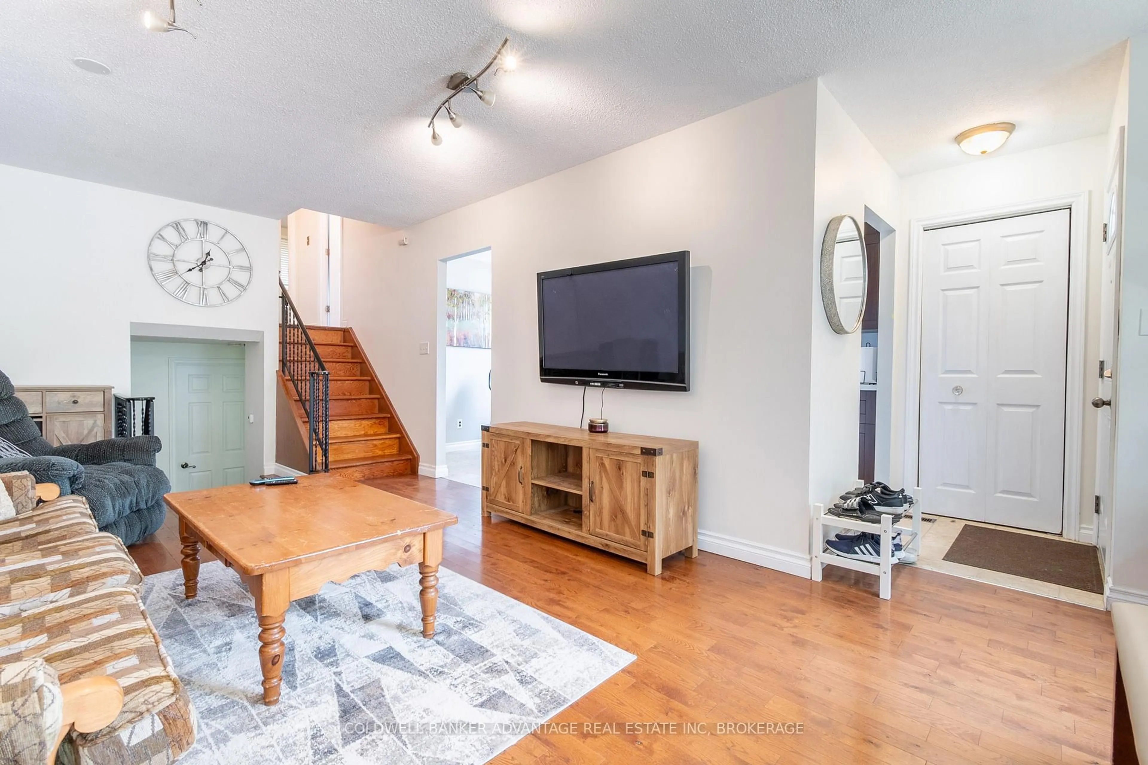 Living room with furniture, wood/laminate floor for 141 Linwell Rd, St. Catharines Ontario L2N 6H2