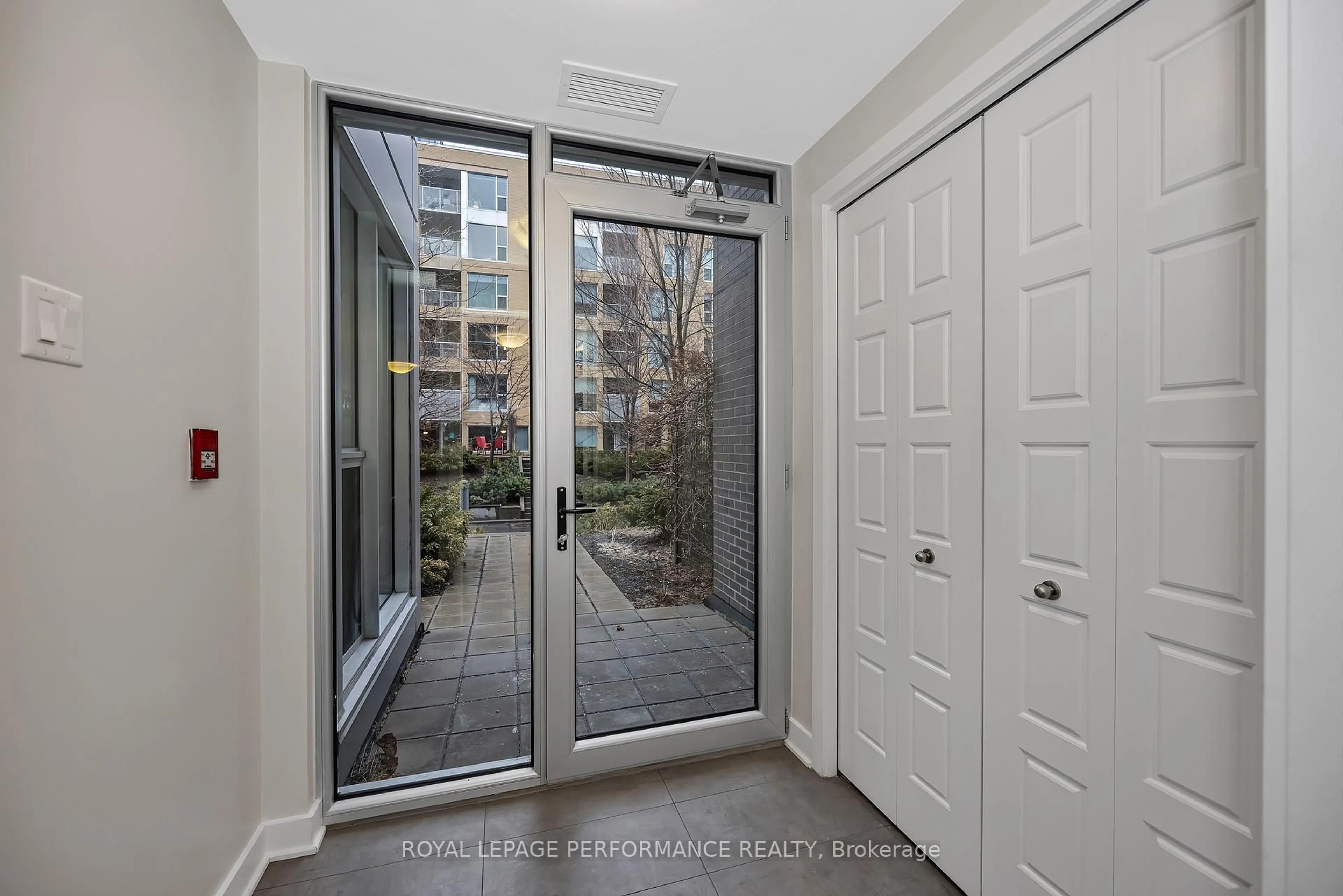 Indoor entryway for 300A Lett St #104, Ottawa Ontario K1R 0A8
