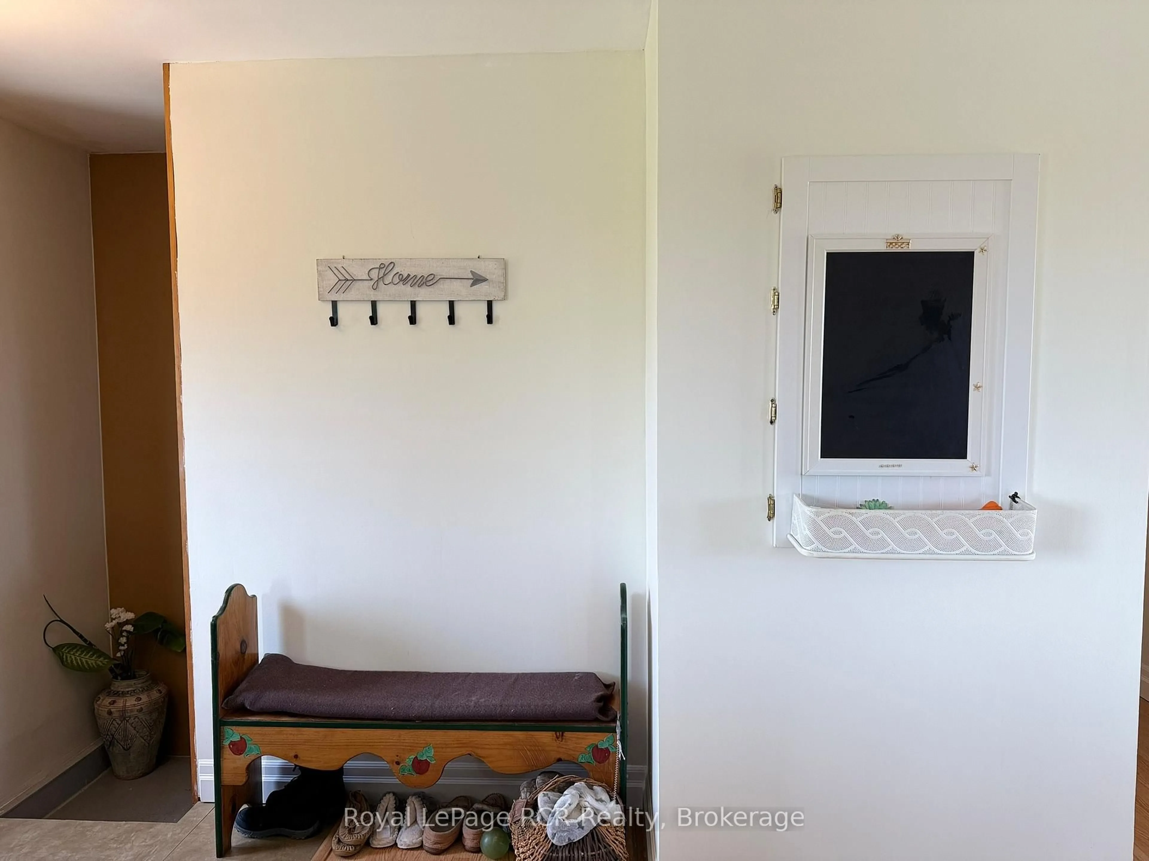 Indoor entryway for 385190 Concession 4A, Grey Highlands Ontario N0C 1E0