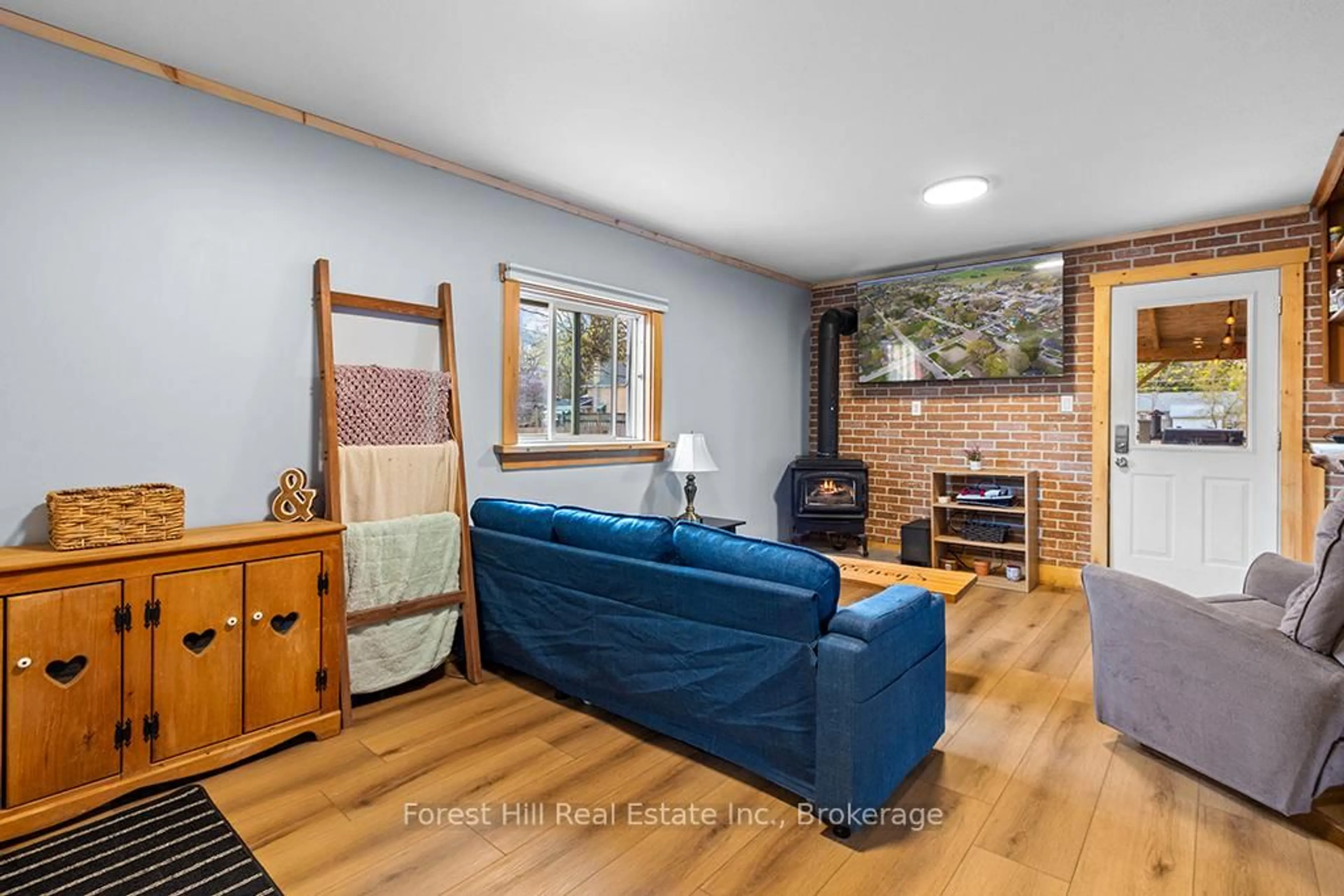 Living room with furniture, wood/laminate floor for 66 3rd St, Arran-Elderslie Ontario N0G 1L0