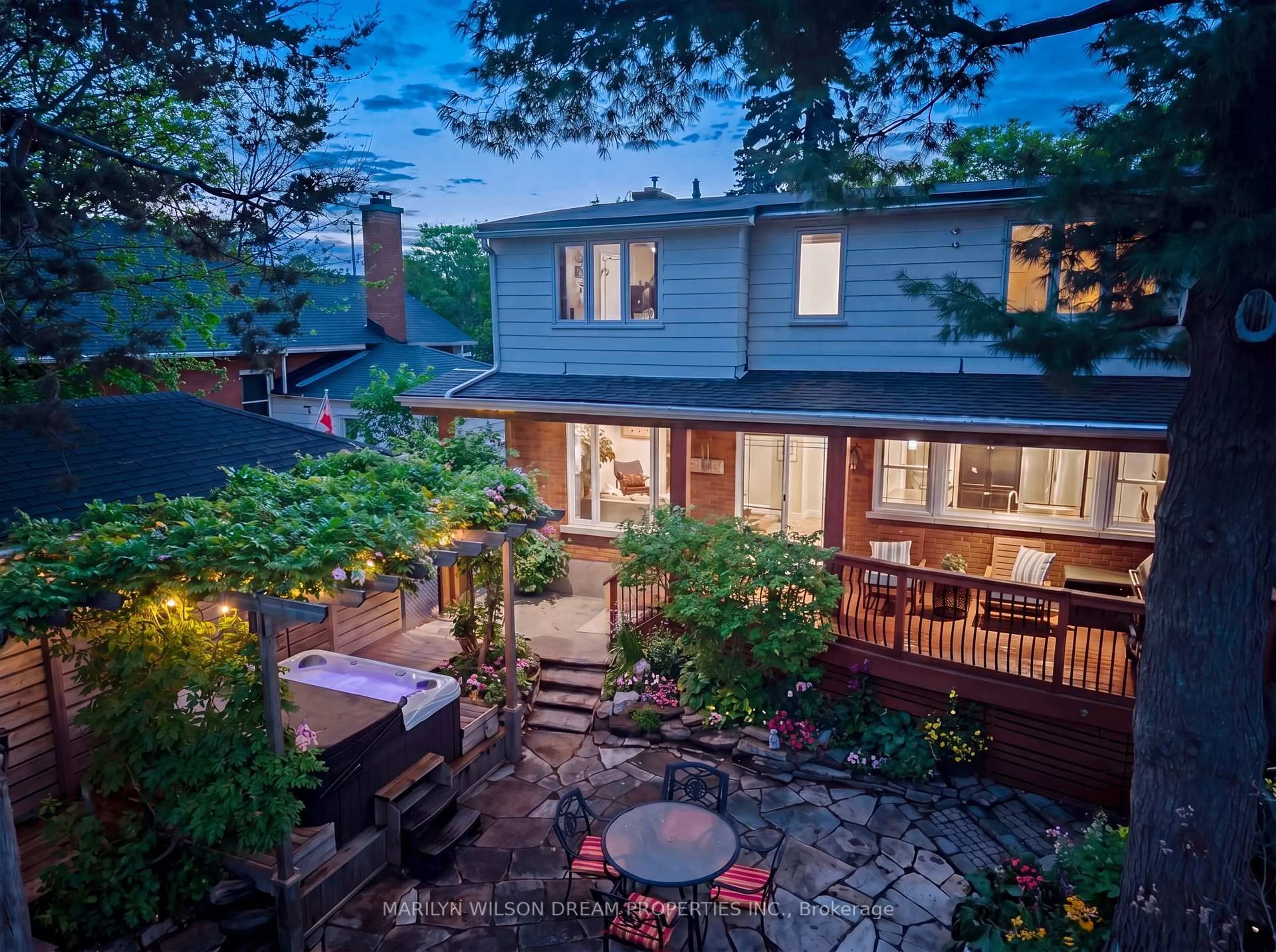 A pic from outside/outdoor area/front of a property/back of a property/a pic from drone, unknown for 16 Avenue Rd, Ottawa Ontario K1S 0N9