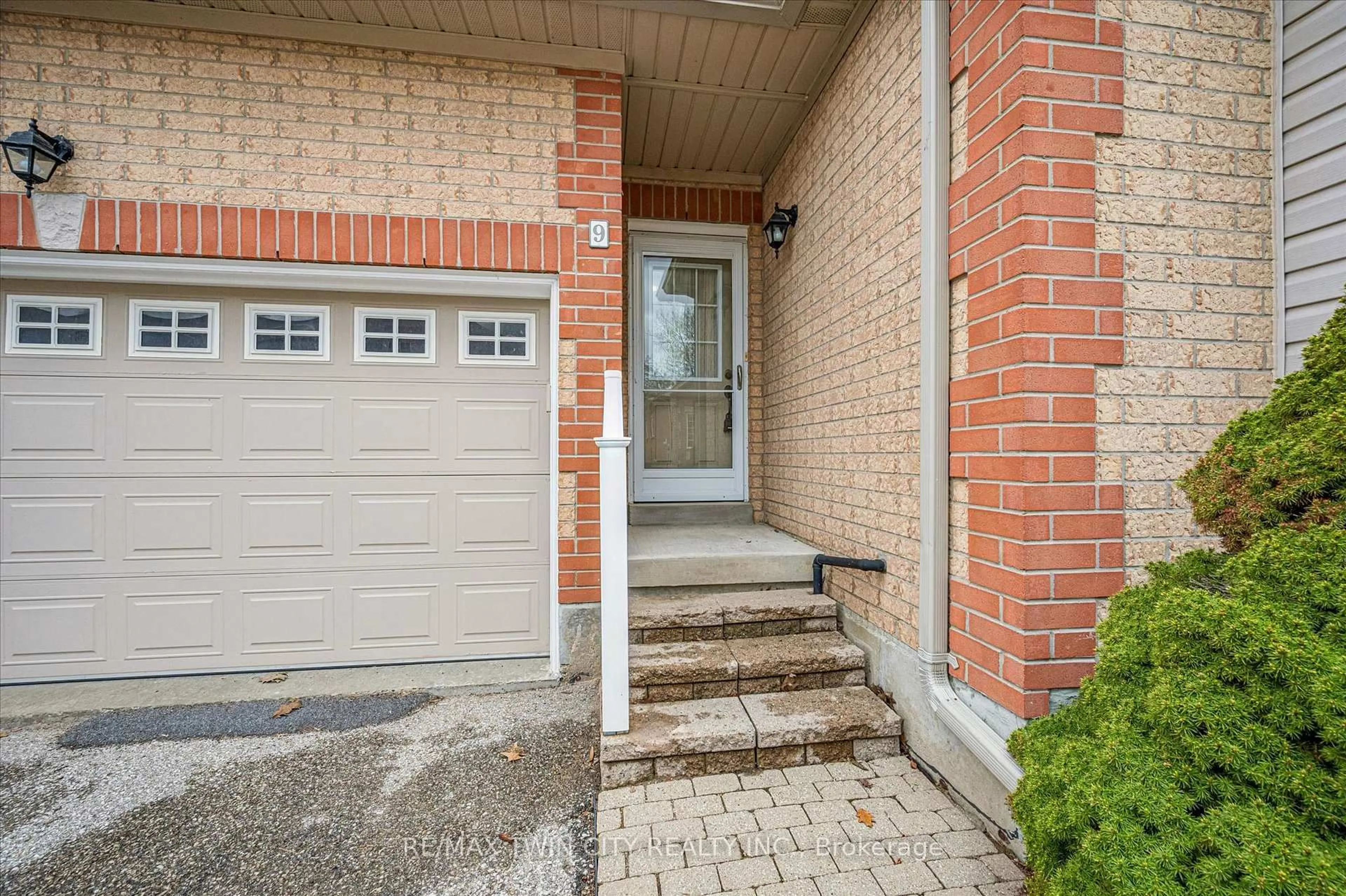 Unknown for 100 Idle Creek Dr #9, Kitchener Ontario N2A 4H3