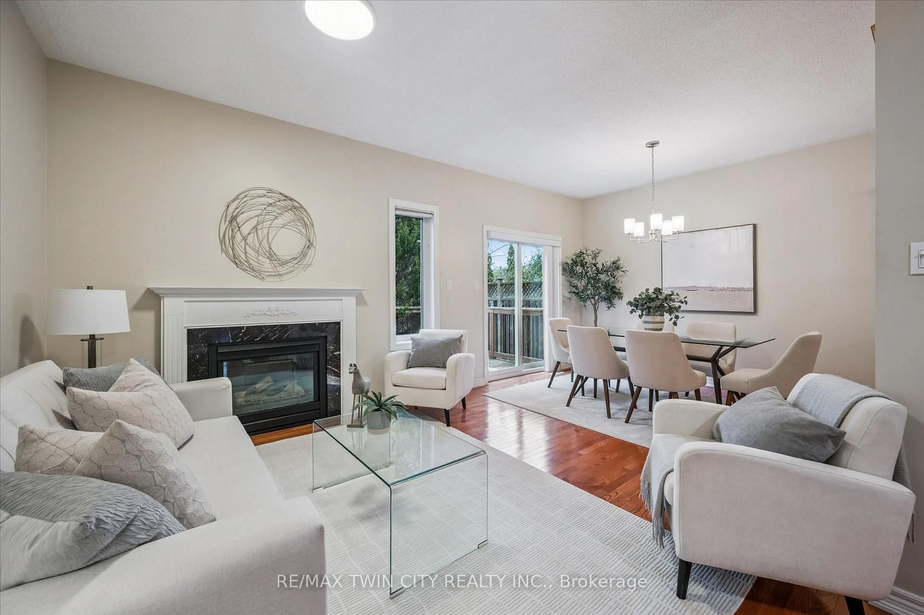 Living room with furniture, unknown for 100 Idle Creek Dr #9, Kitchener Ontario N2A 4H3