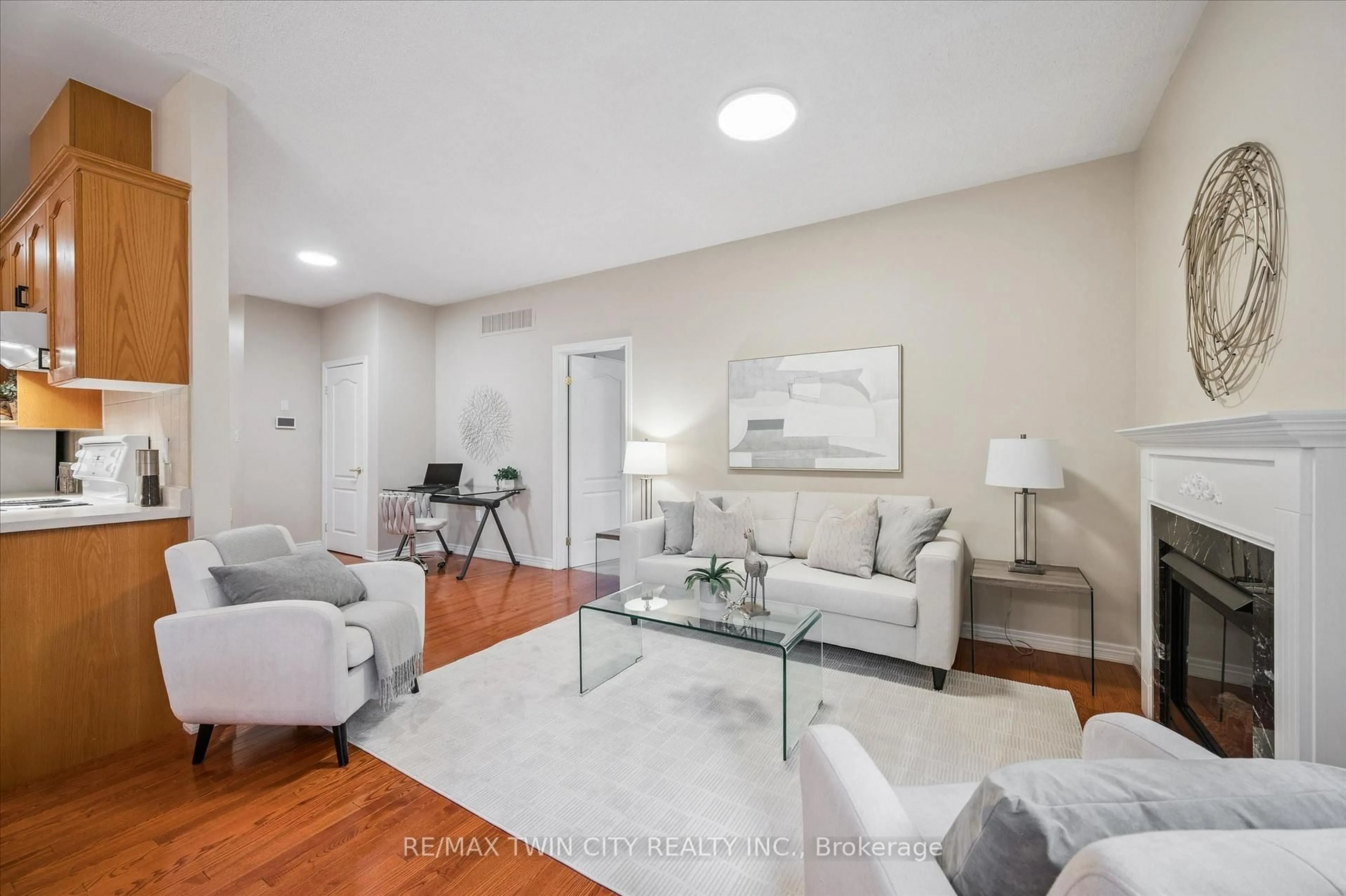 Living room with furniture, unknown for 100 Idle Creek Dr #9, Kitchener Ontario N2A 4H3