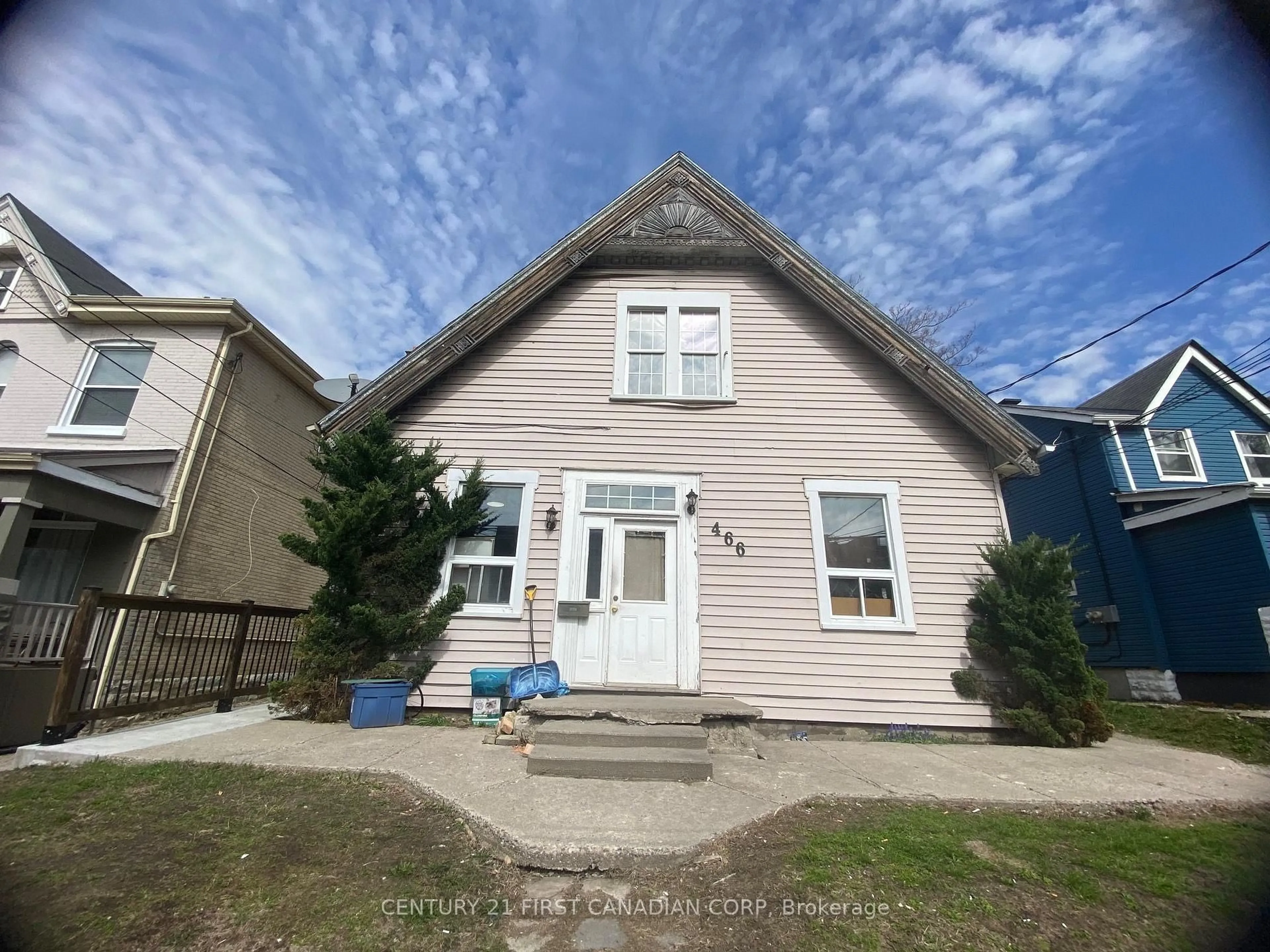A pic from outside/outdoor area/front of a property/back of a property/a pic from drone, street for 466 Adelaide St, London East Ontario N6B 3H9