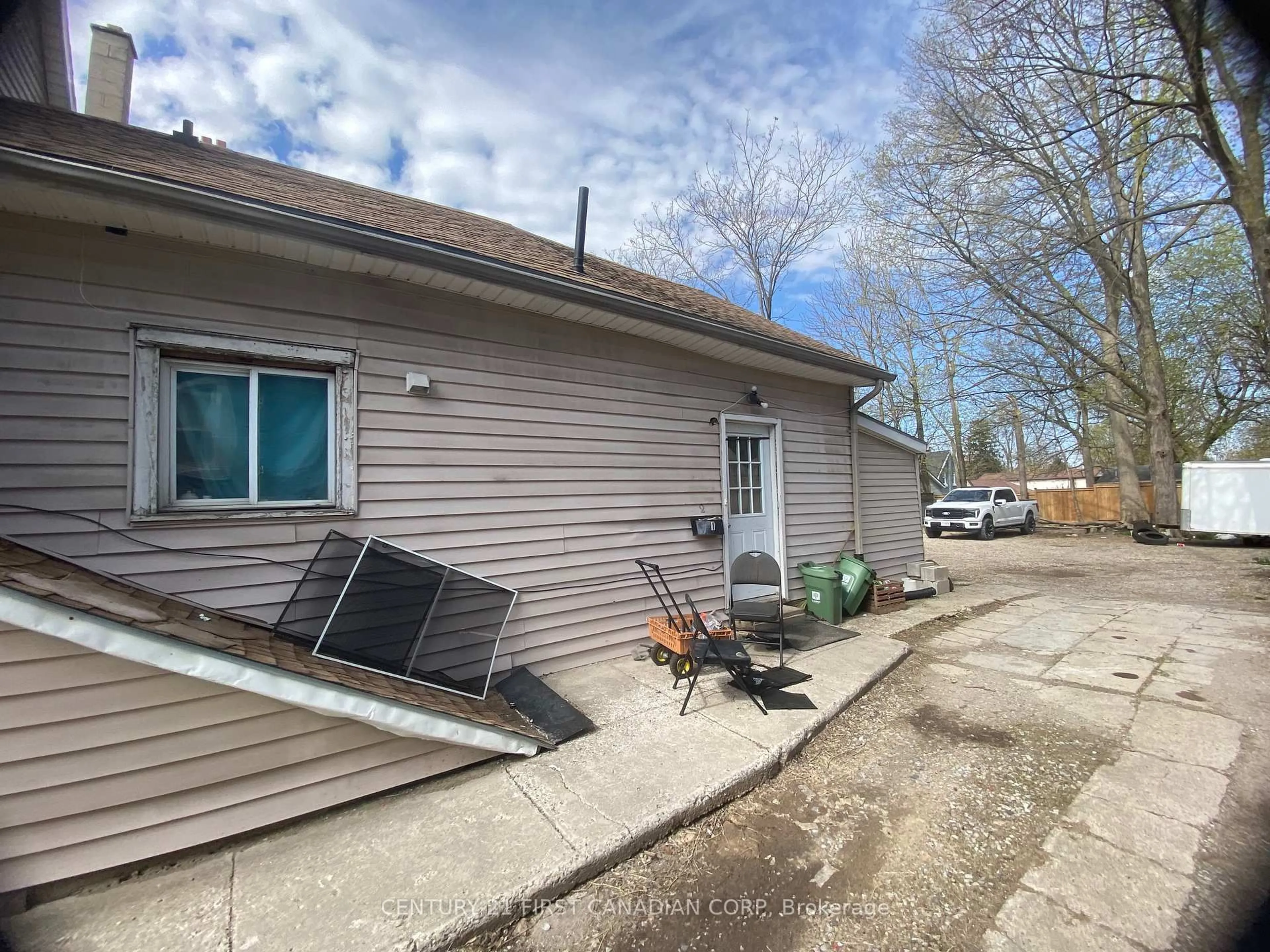 Unknown for 466 Adelaide St, London East Ontario N6B 3H9