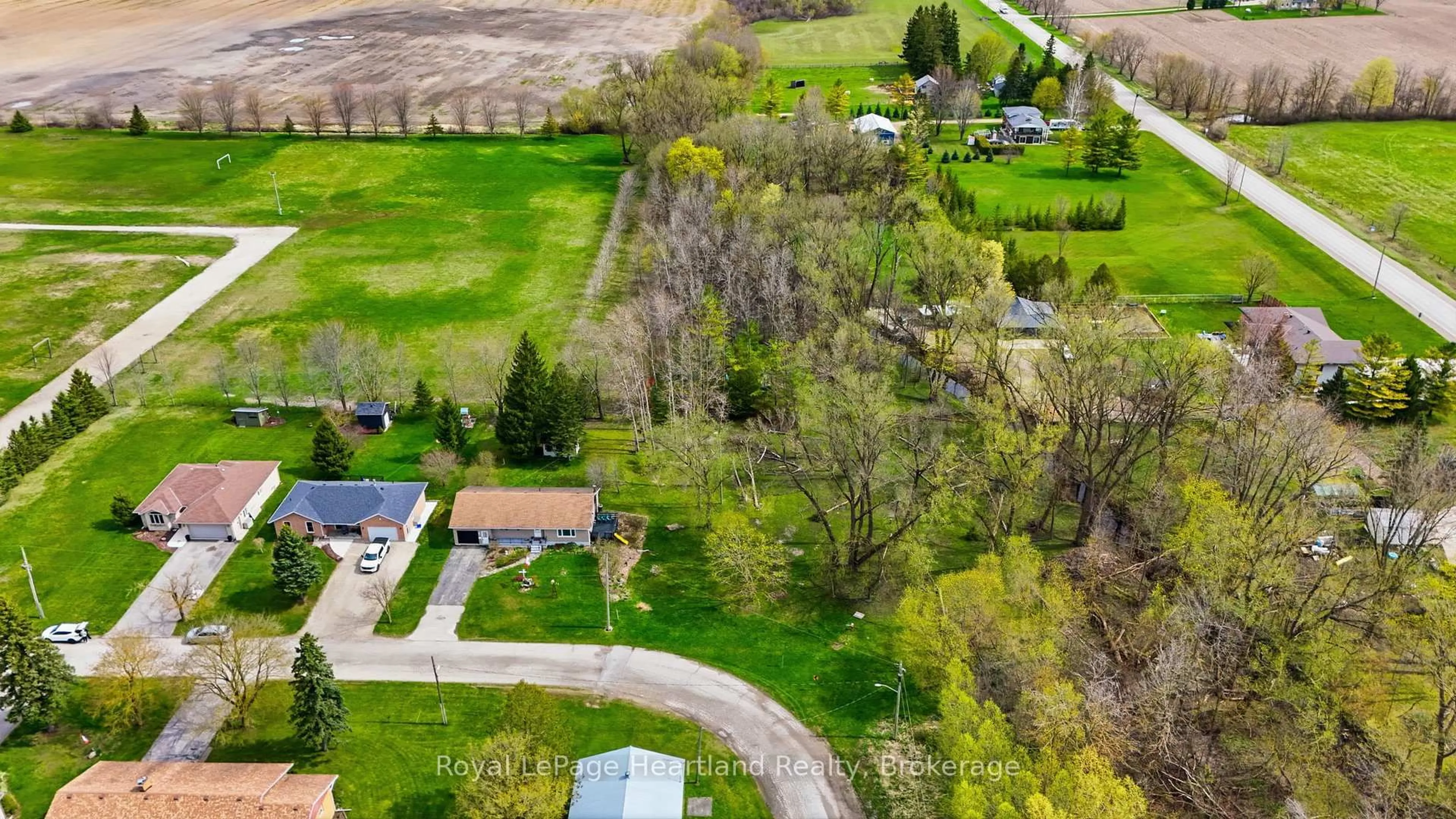 A pic from outside/outdoor area/front of a property/back of a property/a pic from drone, street for 21 Brown St, Minto Ontario N0G 1M0