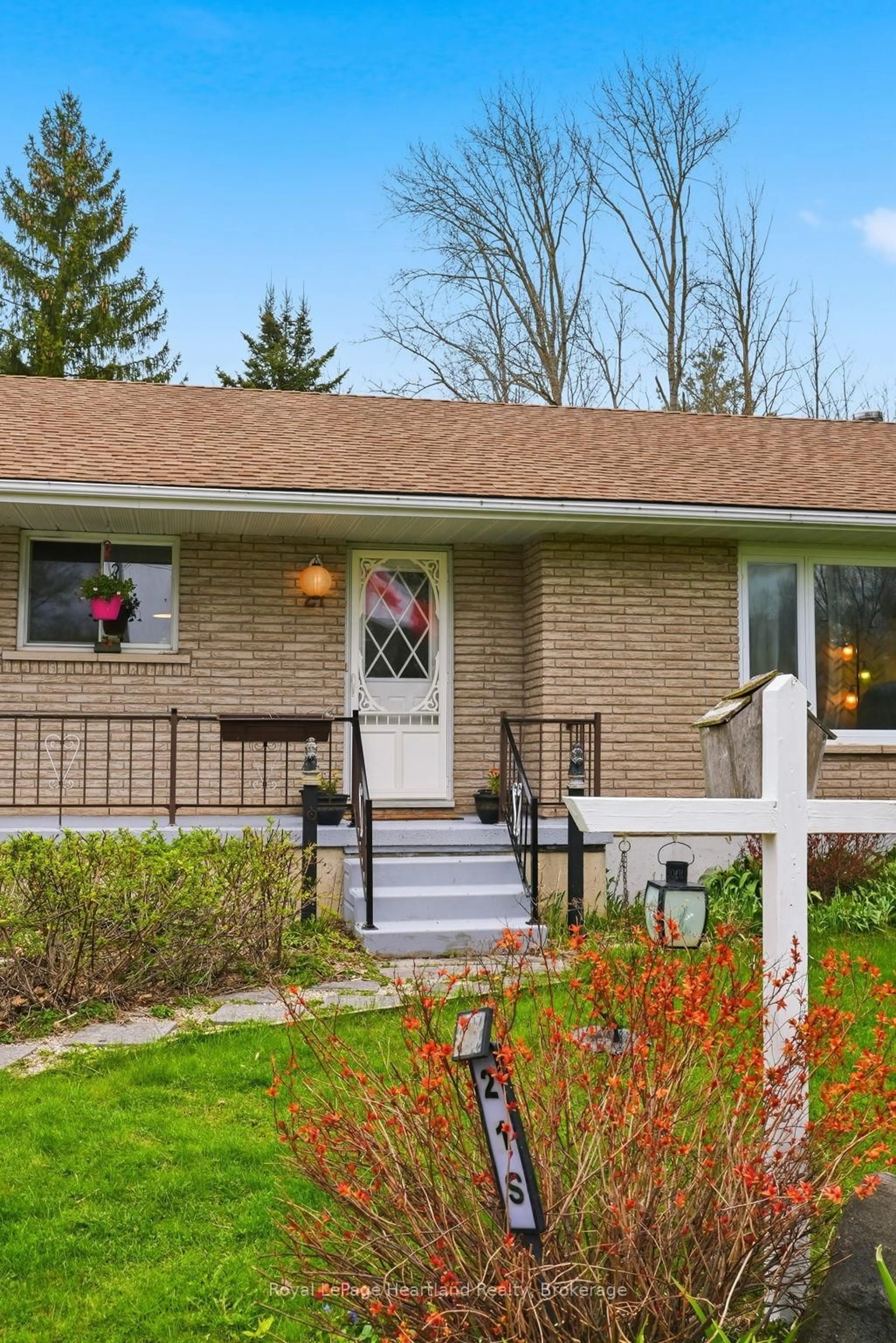 Home with vinyl exterior material, street for 21 Brown St, Minto Ontario N0G 1M0