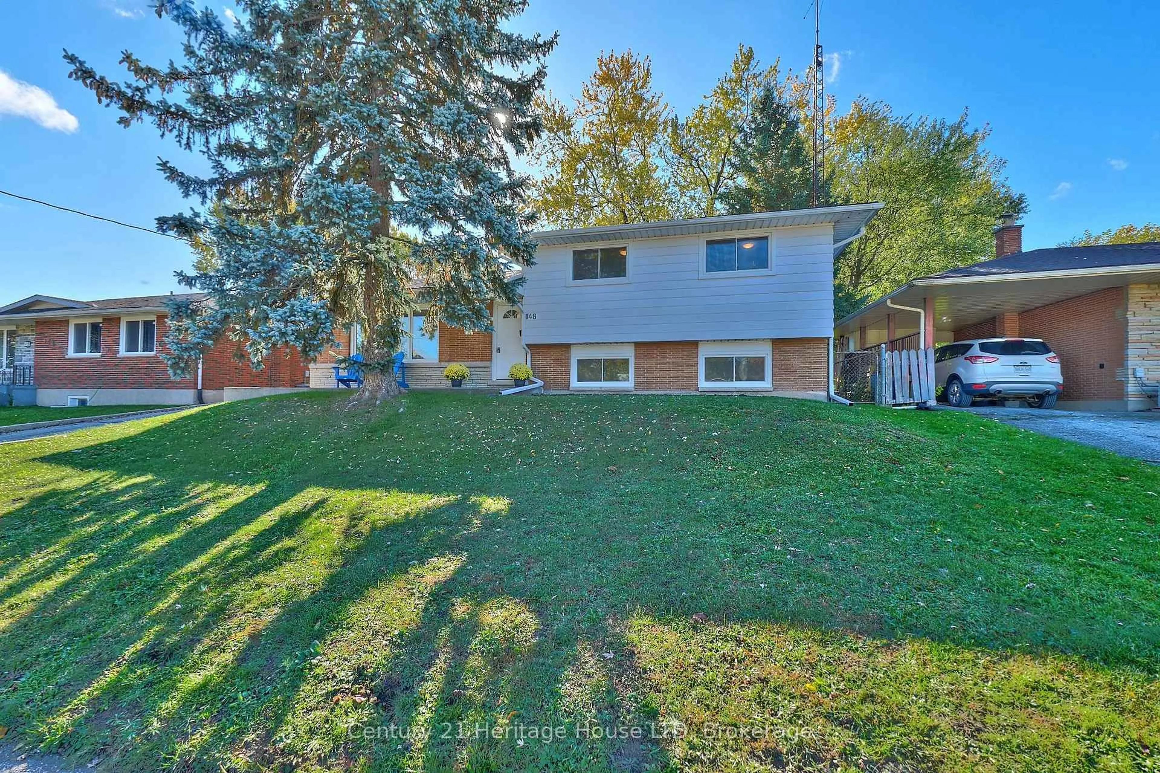 A pic from outside/outdoor area/front of a property/back of a property/a pic from drone, unknown for 148 Champlain Dr, Fort Erie Ontario L2A 1Z8