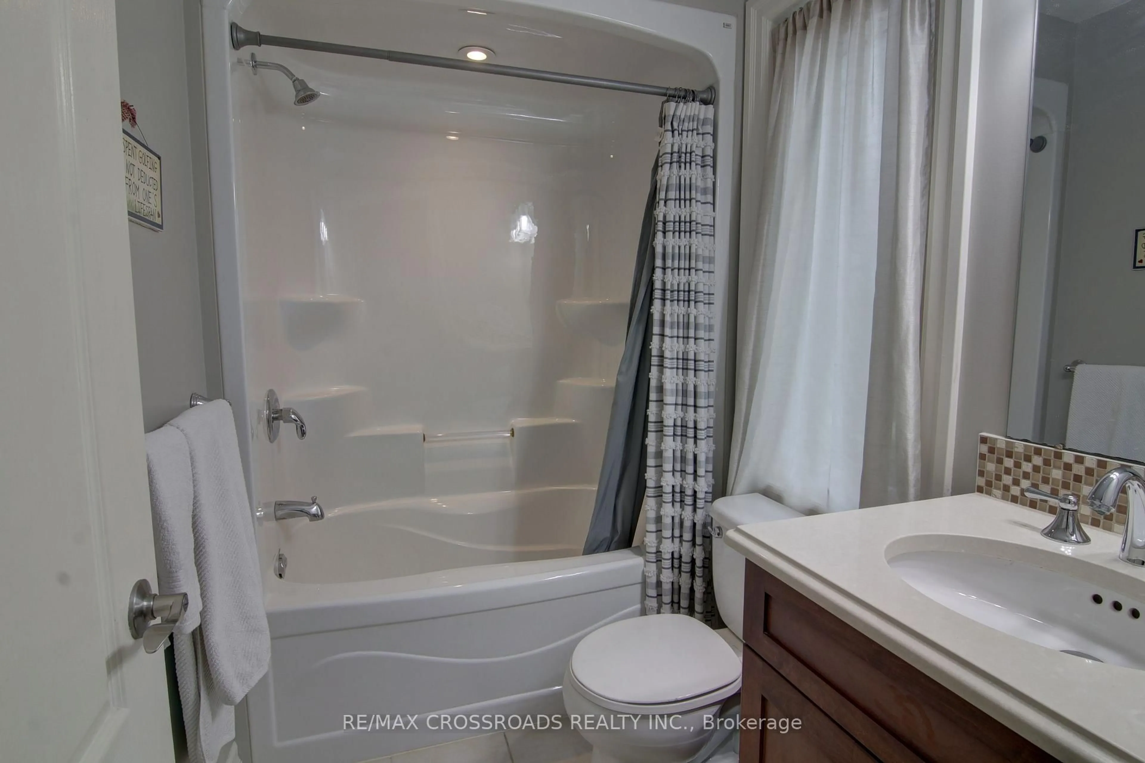 Standard bathroom, ceramic/tile floor for 8 Green Arbour Way, Kawartha Lakes Ontario K9V 0E6