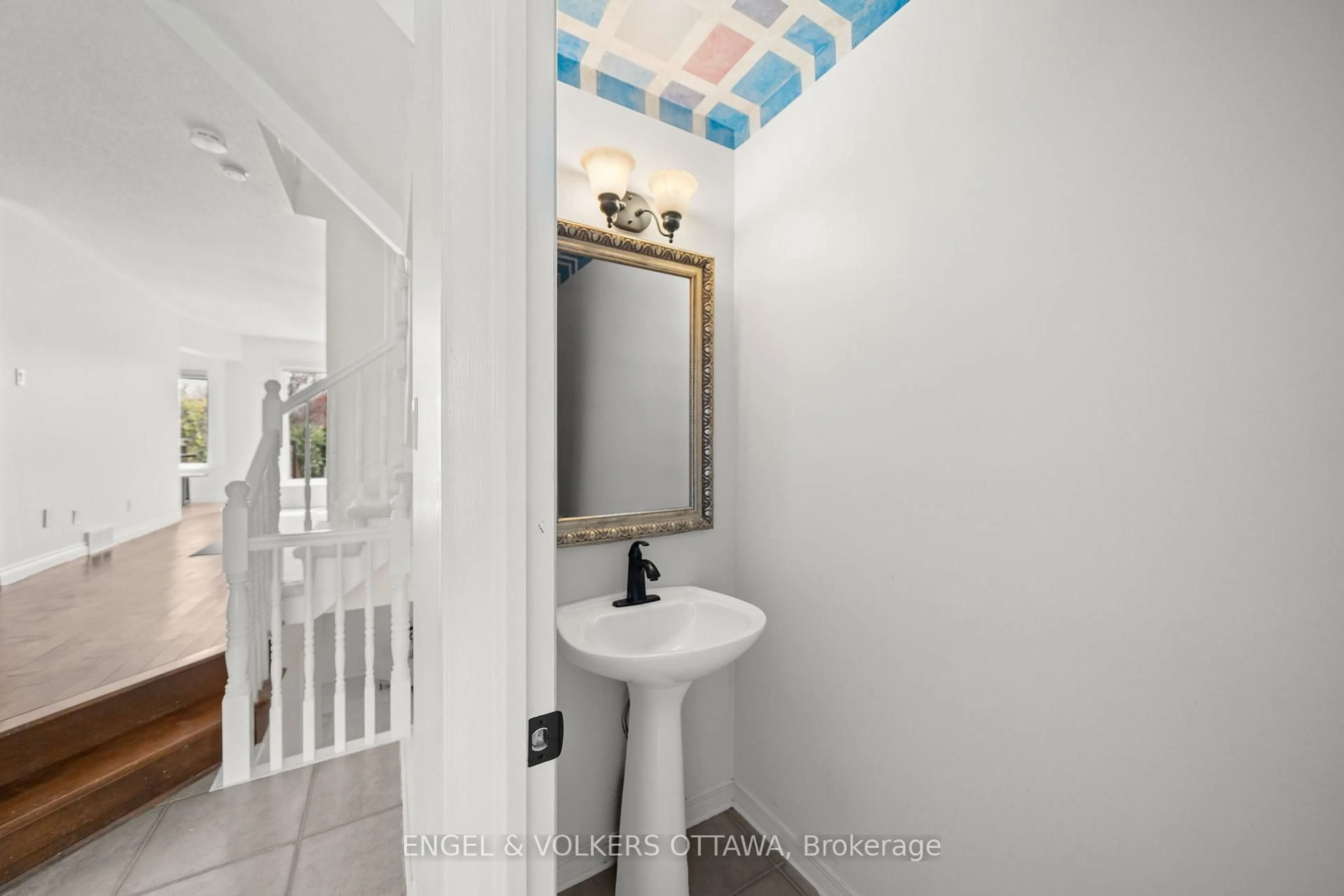 Standard bathroom, ceramic/tile floor for 5 Kimberwick Cres, Ottawa Ontario K1V 1K6