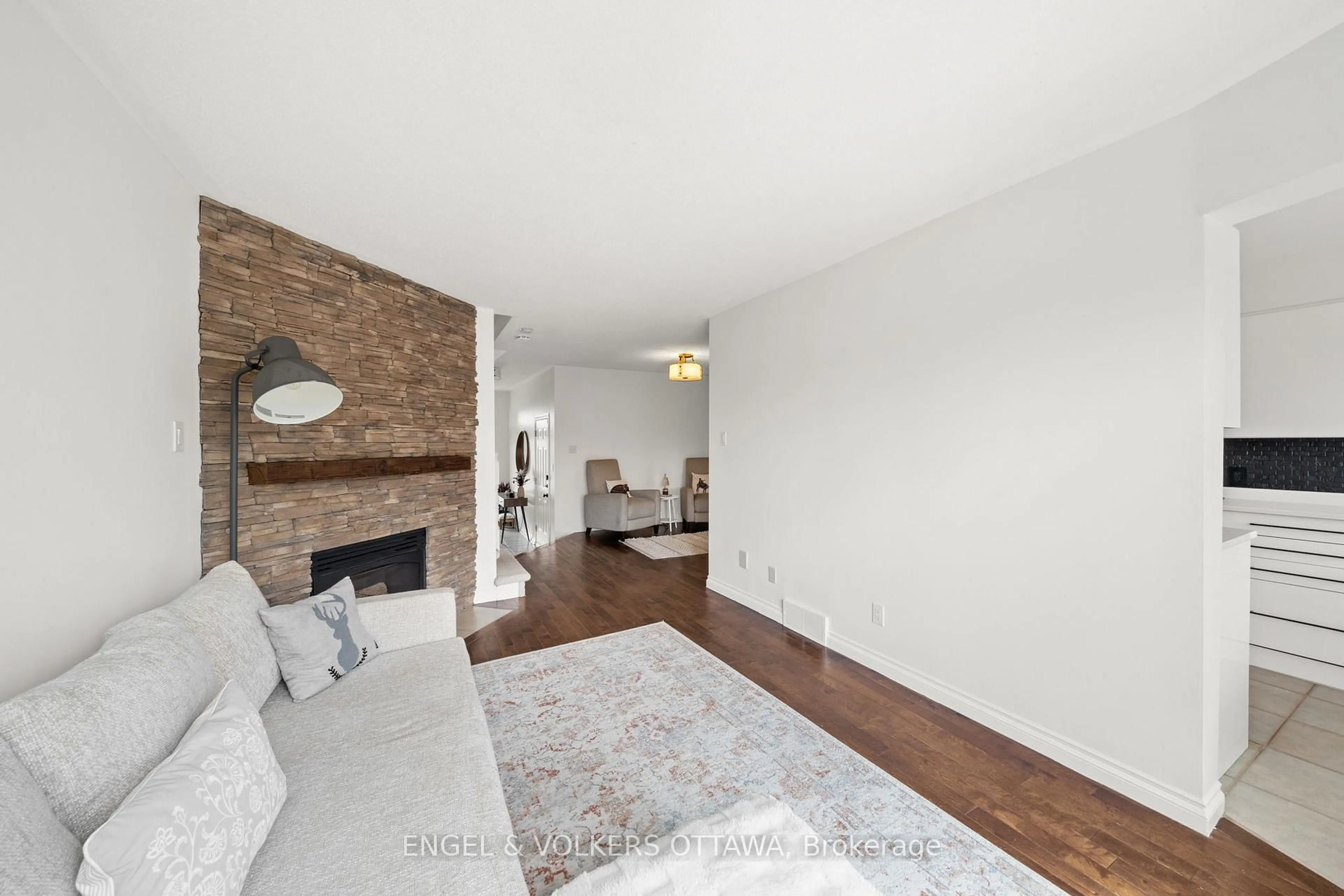 Living room with furniture, unknown for 5 Kimberwick Cres, Ottawa Ontario K1V 1K6