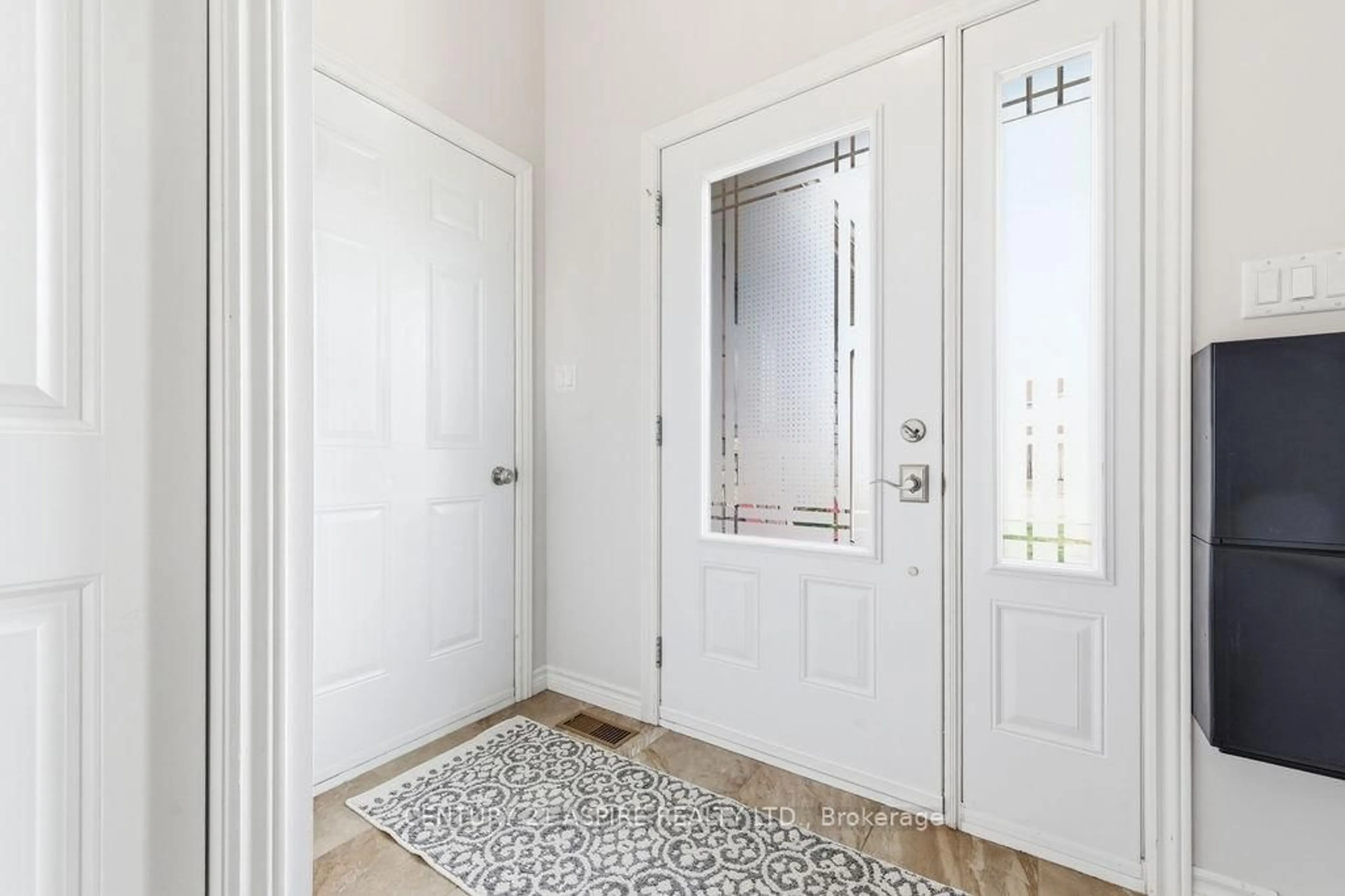 Indoor entryway for 17 Newport Dr, Petawawa Ontario K8H 0C9