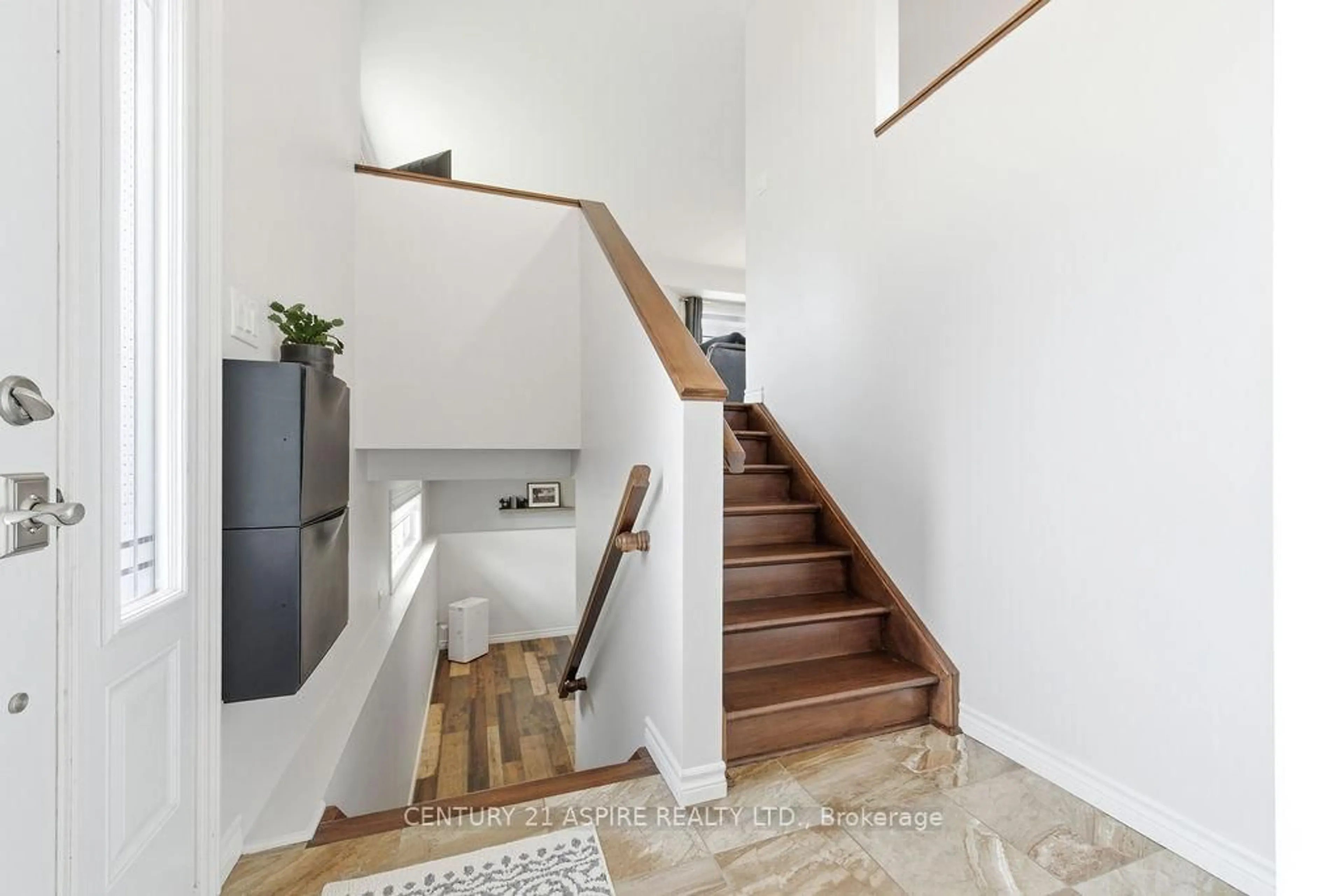 Stairs for 17 Newport Dr, Petawawa Ontario K8H 0C9