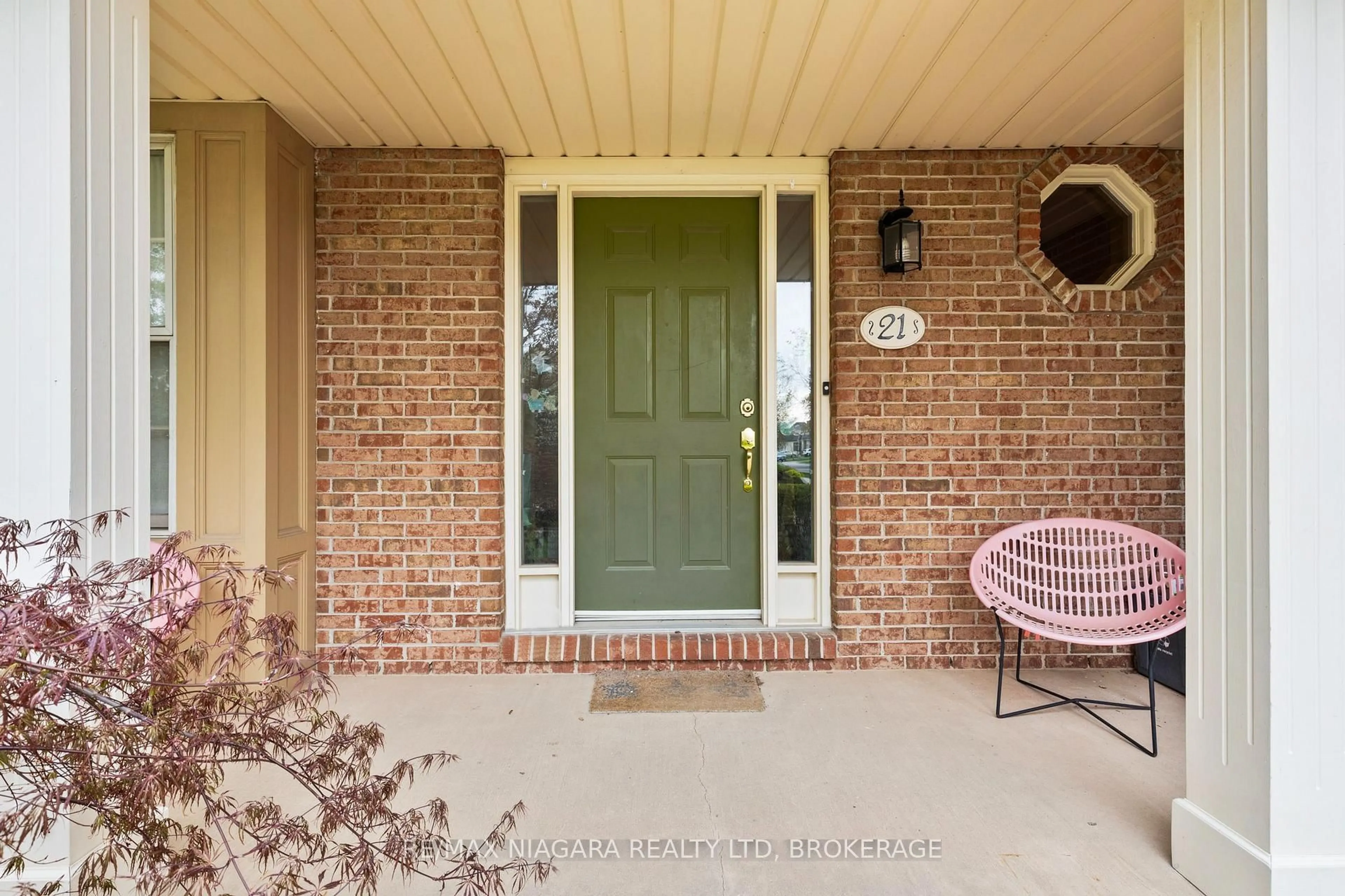 Home with brick exterior material, street for 21 Homestead Dr, Niagara-on-the-Lake Ontario L0S 1J0
