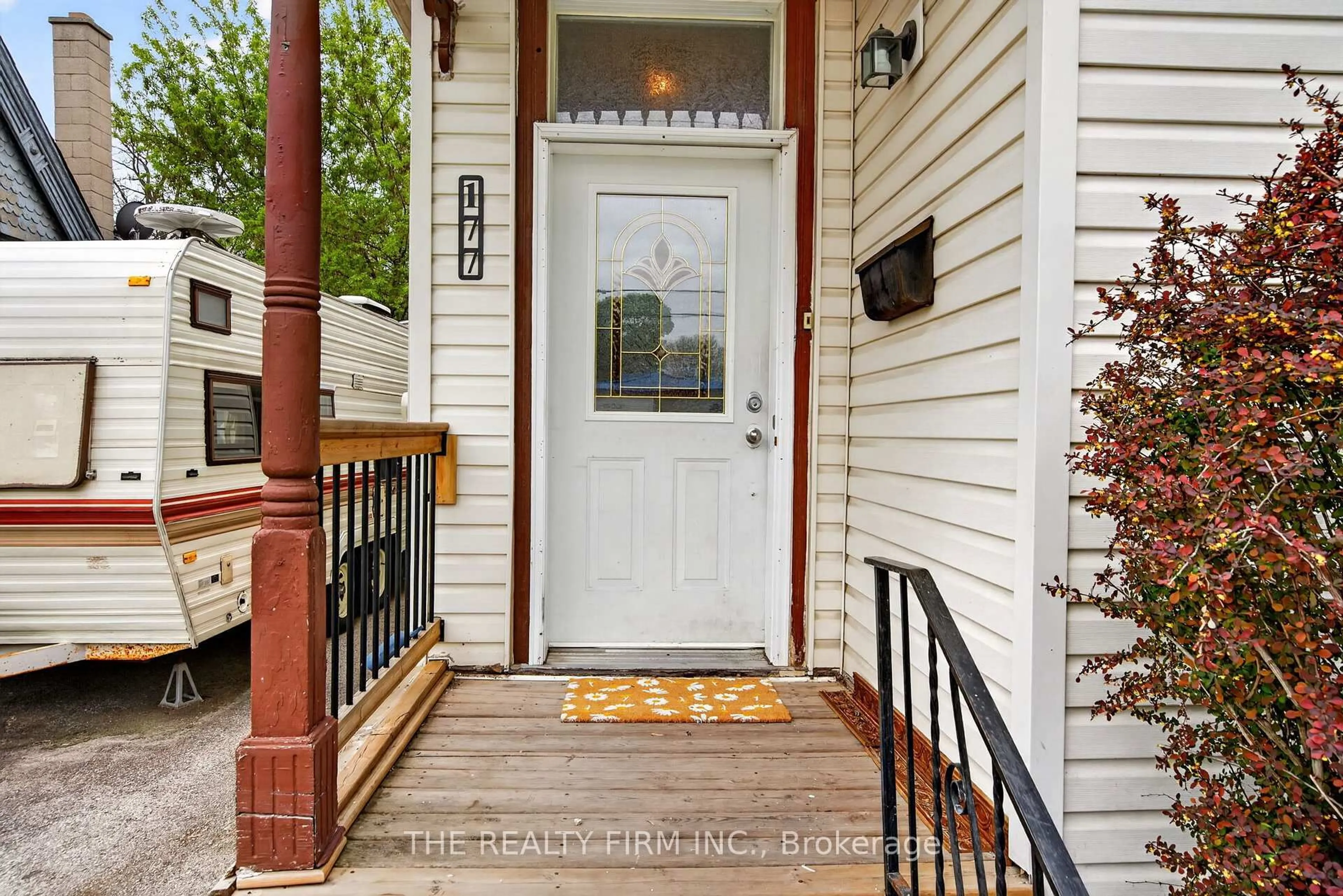 Indoor entryway for 177 Rectory St, London East Ontario N5Z 2A4
