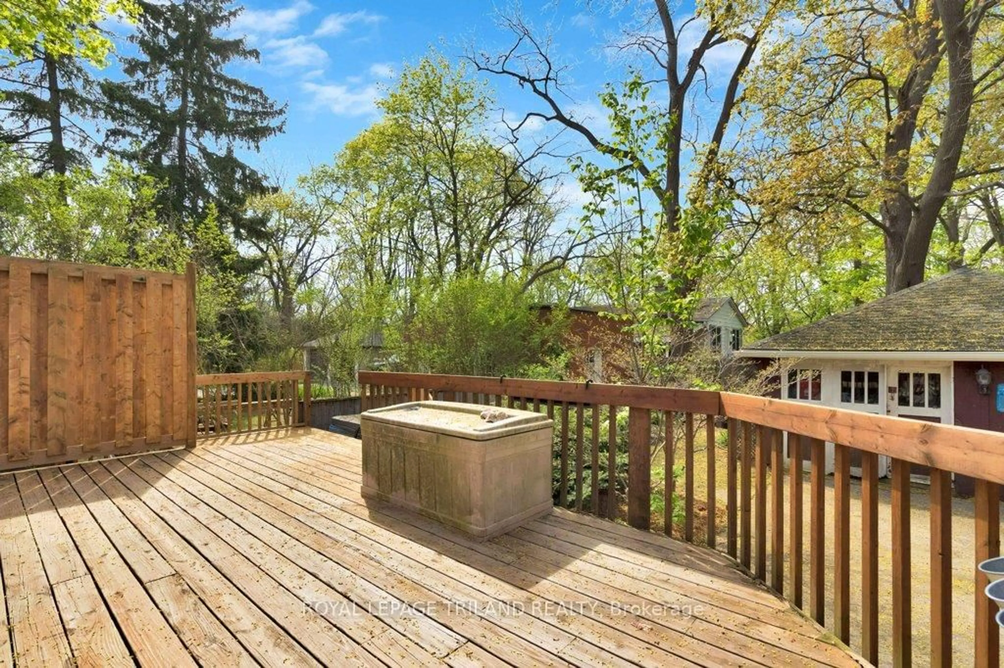 Patio, water/lake/river/ocean view for 46 Rosebery Pl, St. Thomas Ontario N5R 2H7