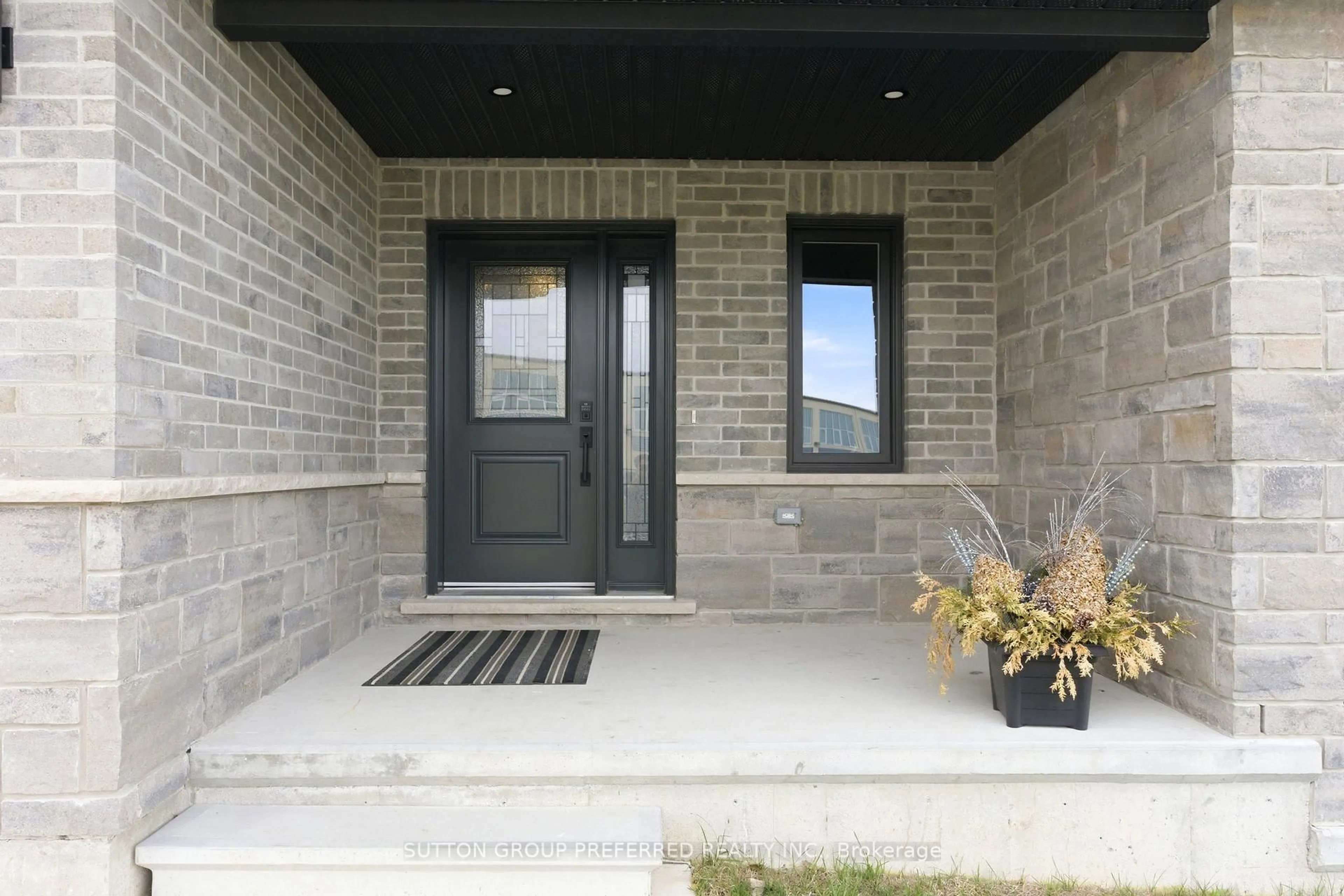 Indoor entryway for 236 BEECH St, Central Huron Ontario N0M 1L0