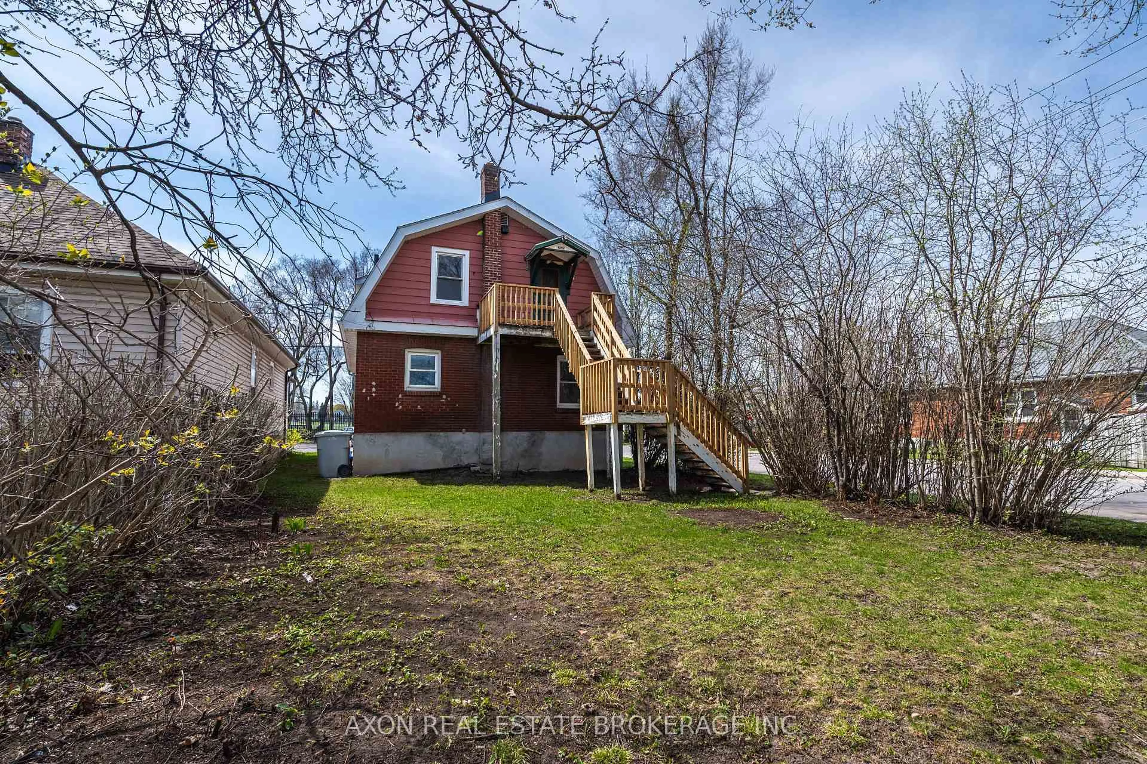 A pic from outside/outdoor area/front of a property/back of a property/a pic from drone, street for 497 Alfred St, Kingston Ontario K7K 4J4