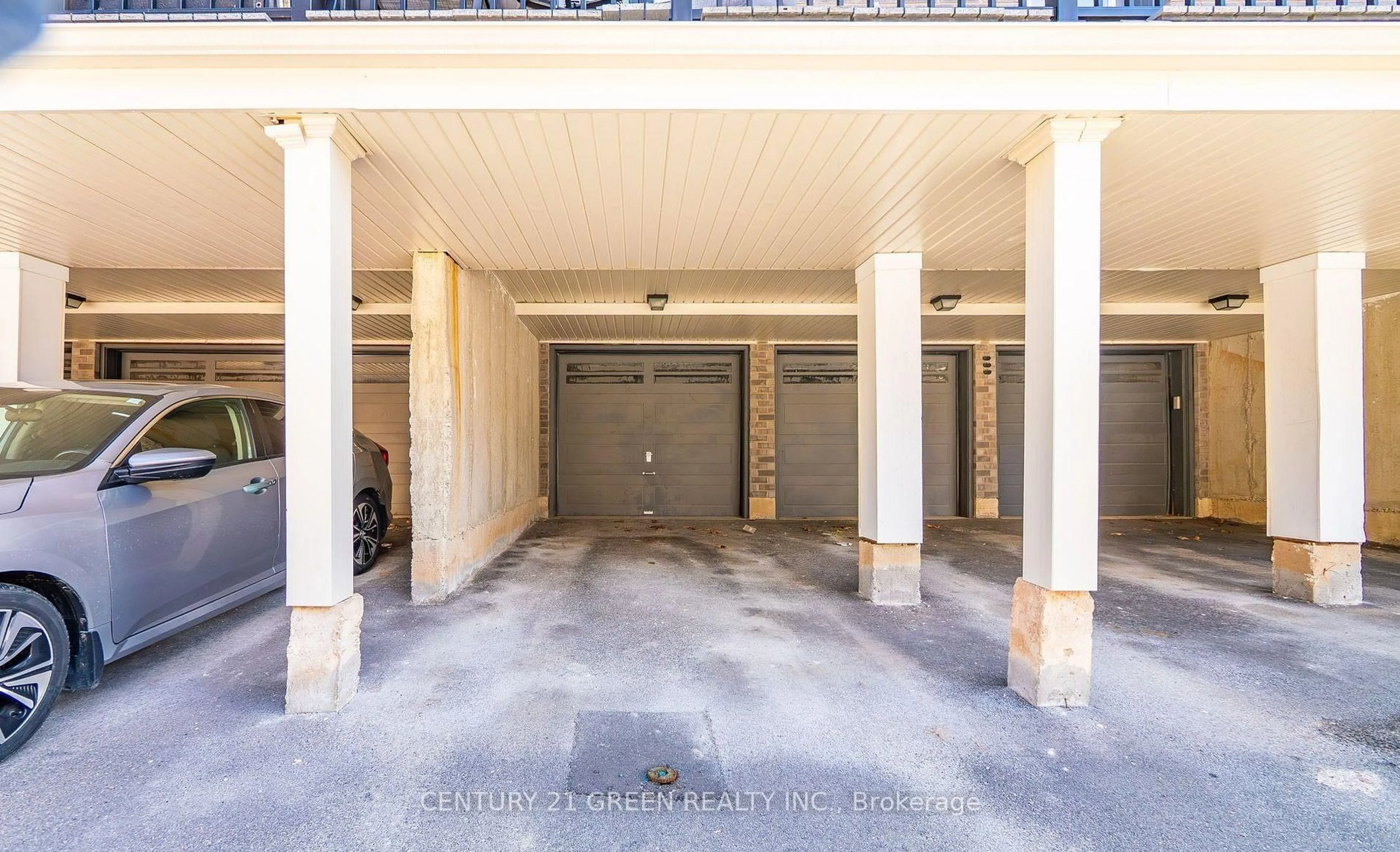 Indoor garage for 383 Dundas St #76, Hamilton Ontario L8B 1X6