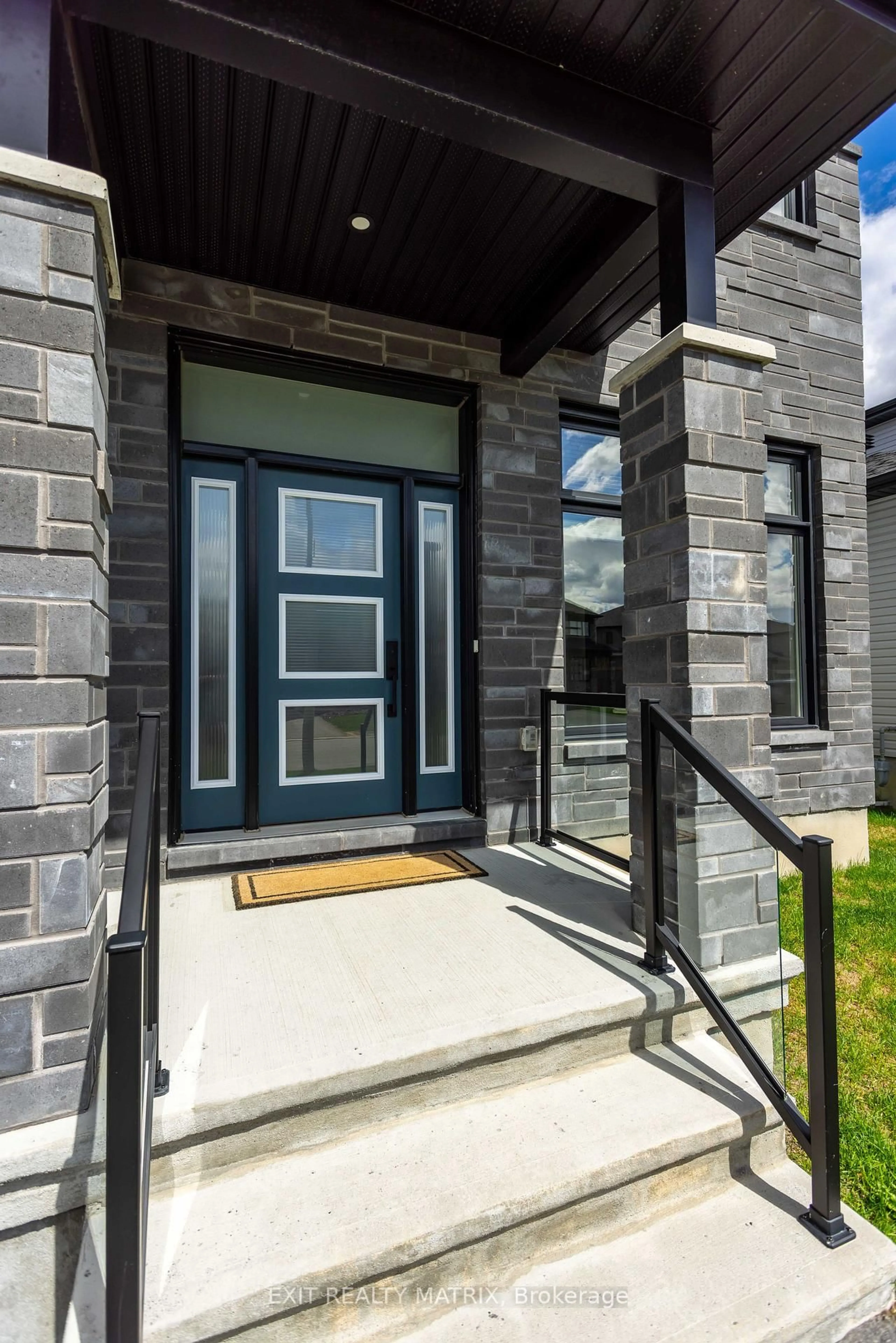 Indoor entryway for 657 Conservation St, Casselman Ontario K0A 1W0